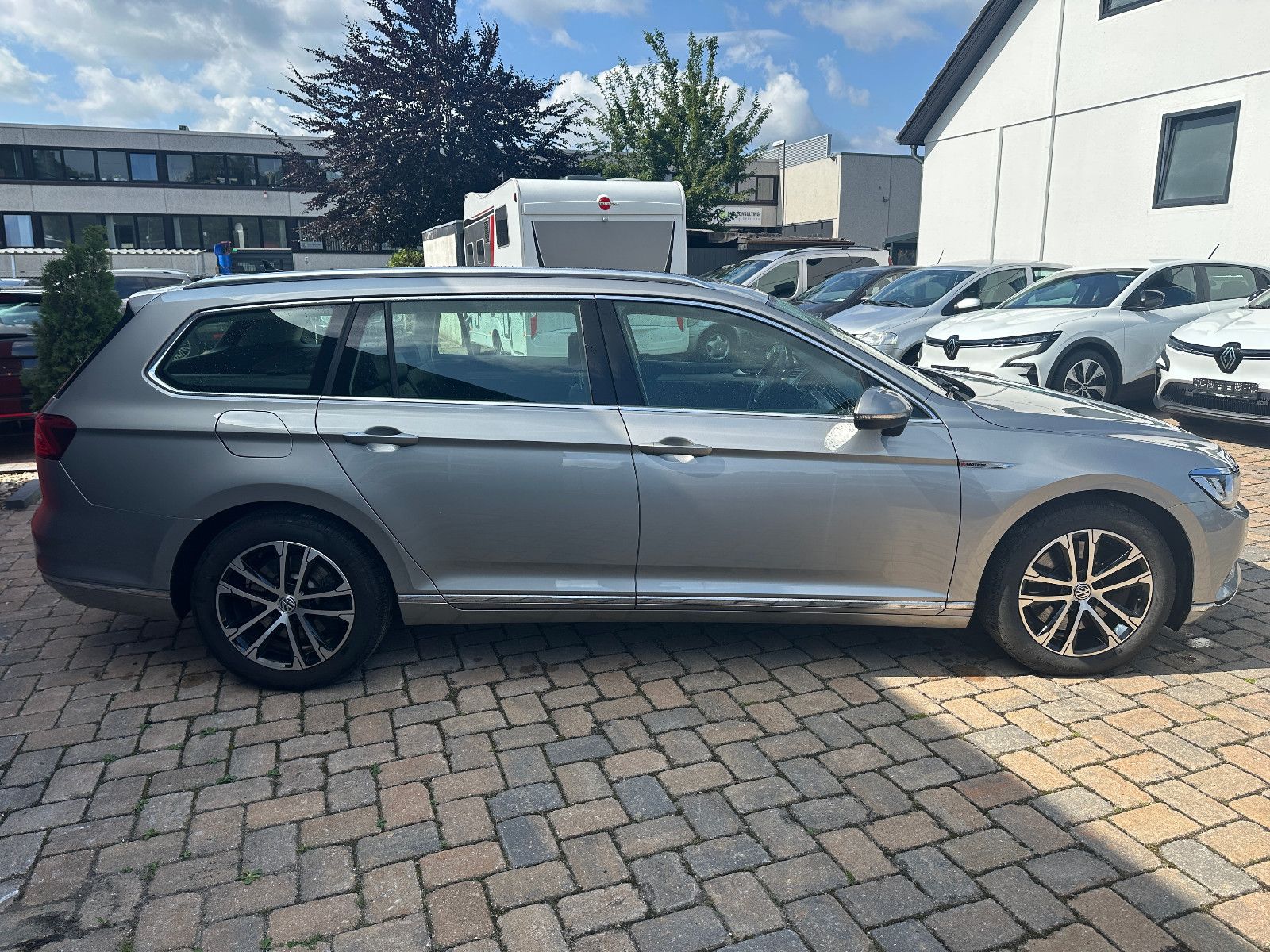 Fahrzeugabbildung Volkswagen Passat Highline 4Motion 239  PS Pano