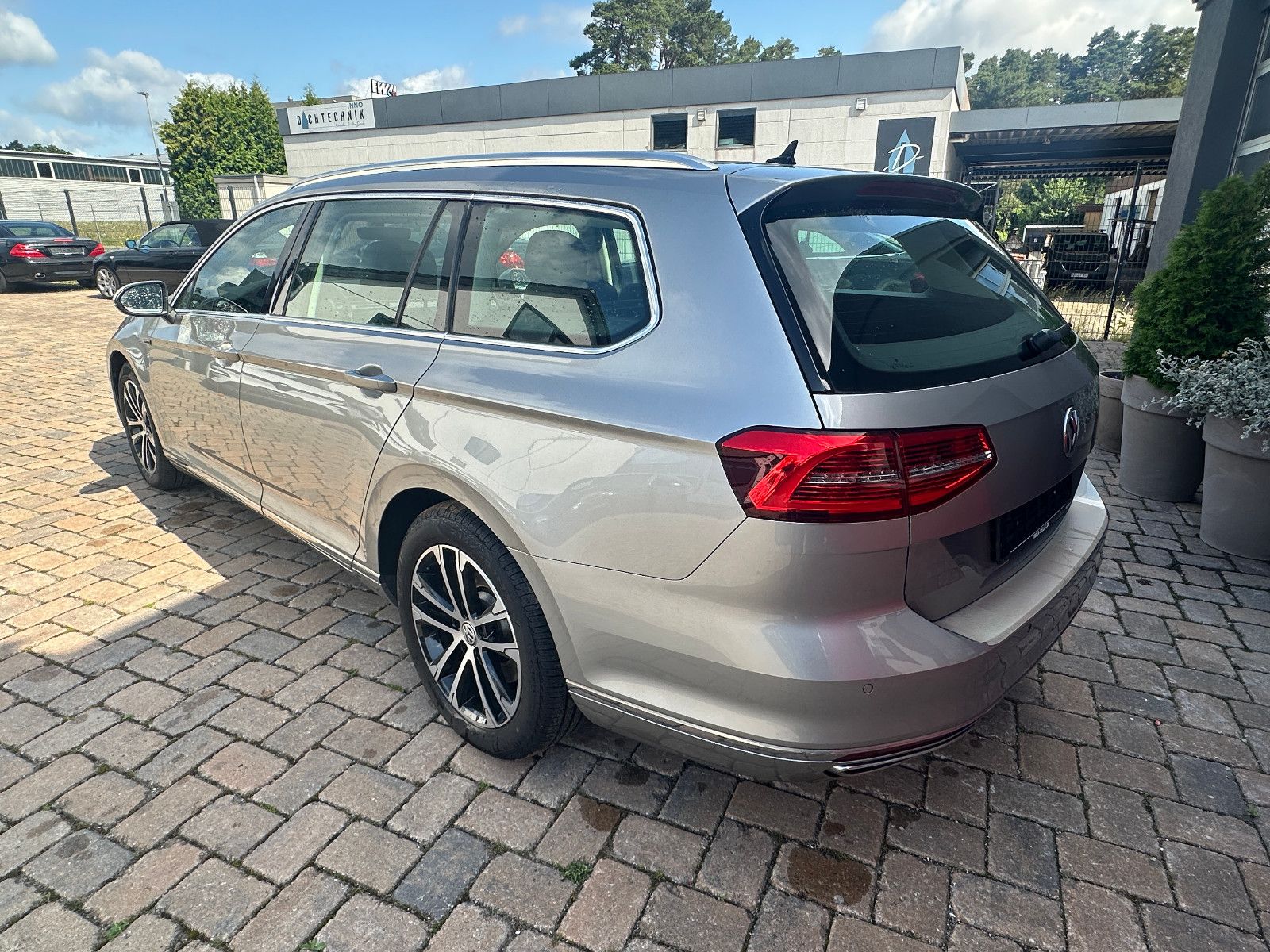 Fahrzeugabbildung Volkswagen Passat Highline 4Motion 239  PS Pano