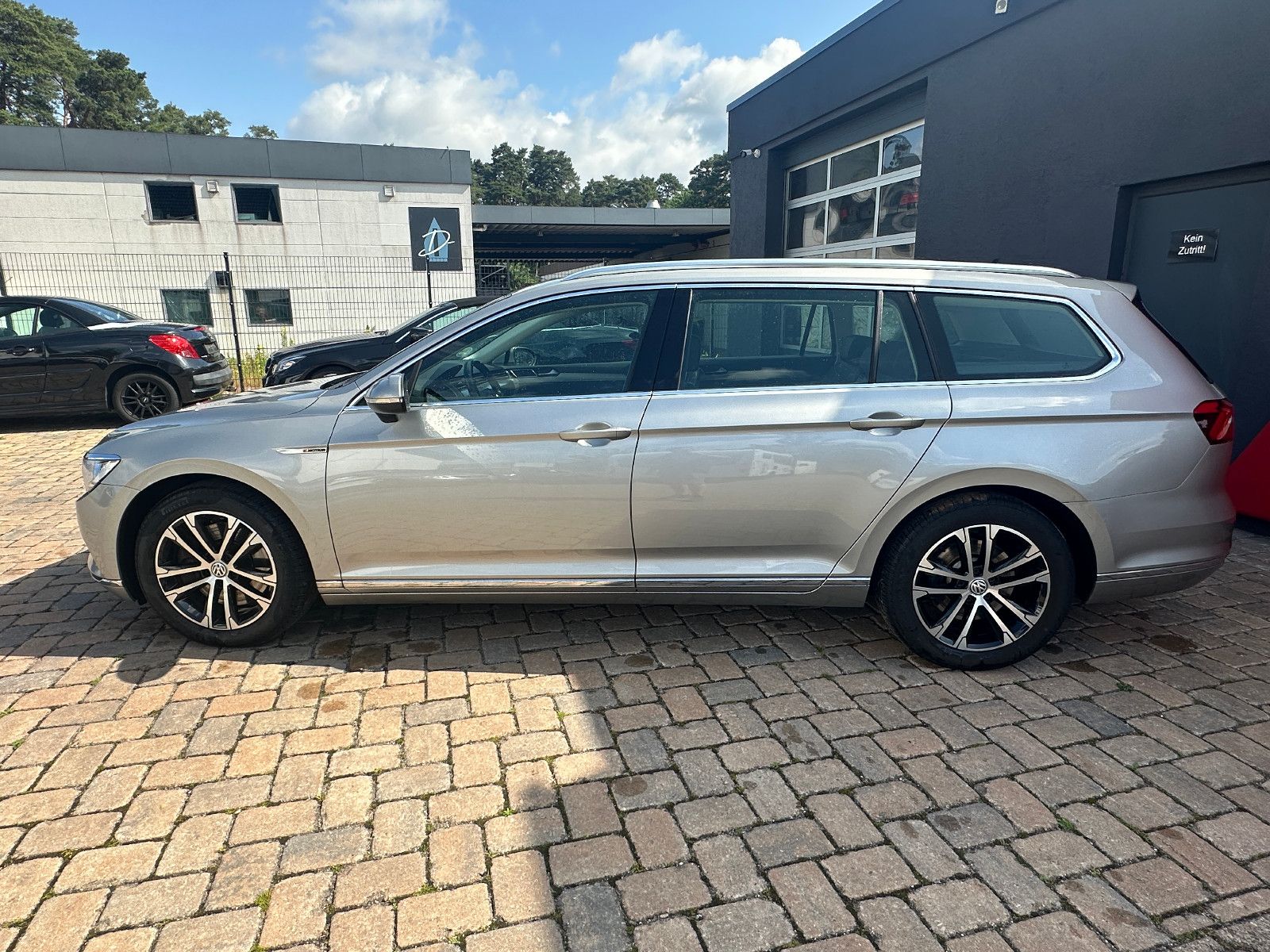 Fahrzeugabbildung Volkswagen Passat Highline 4Motion 239  PS Pano