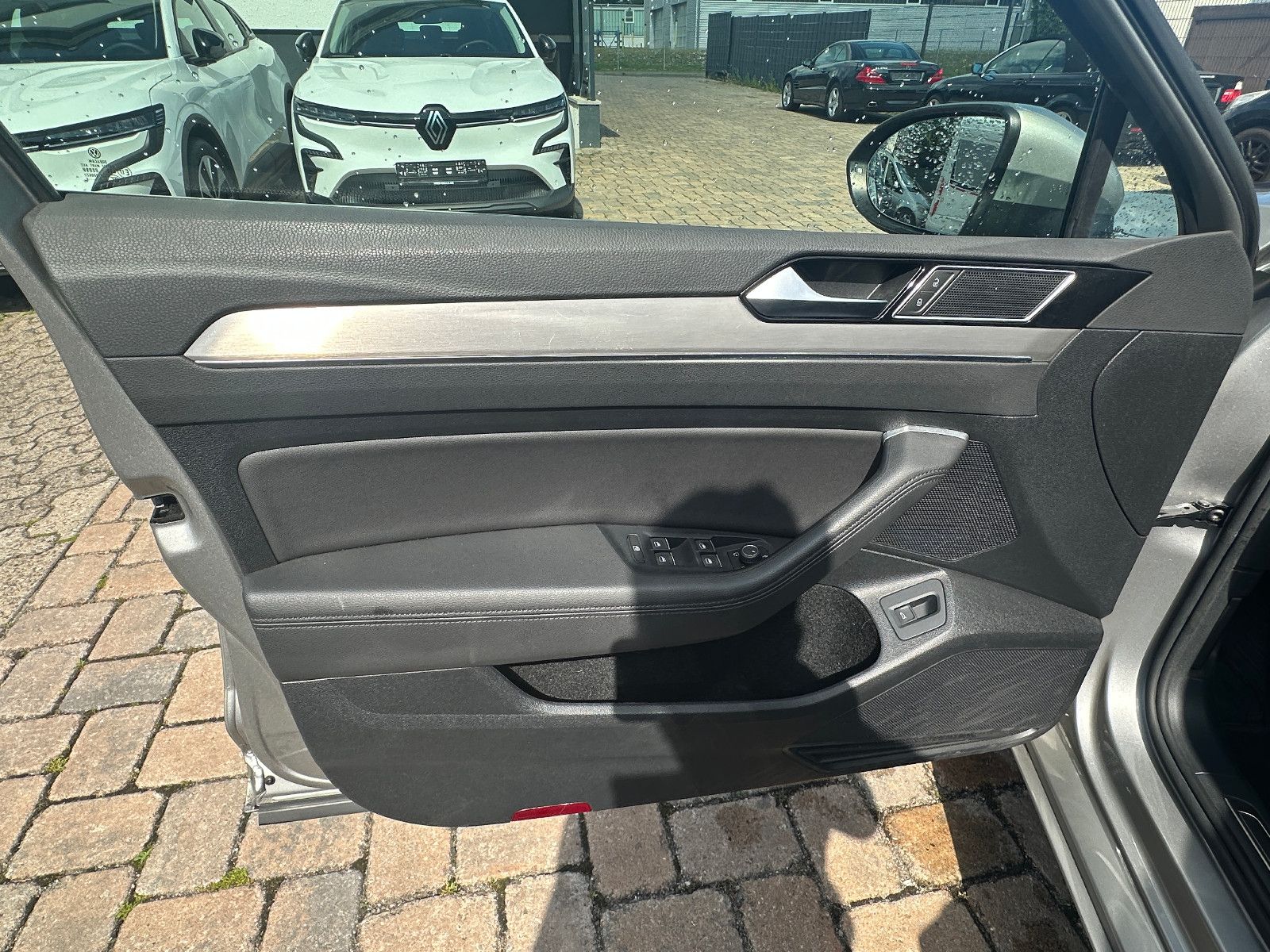 Fahrzeugabbildung Volkswagen Passat Highline 4Motion 239  PS Pano