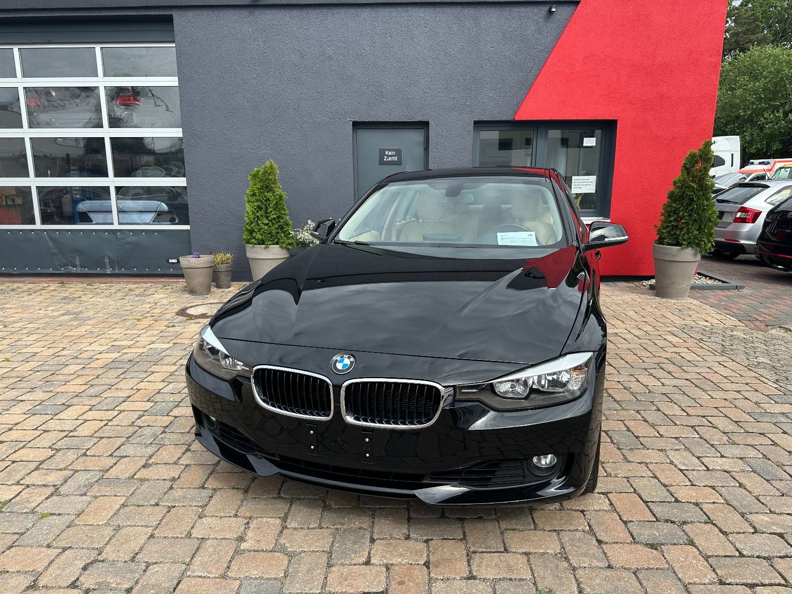 BMW BMW 335 i HU neu Navi Leder LED SH S/W