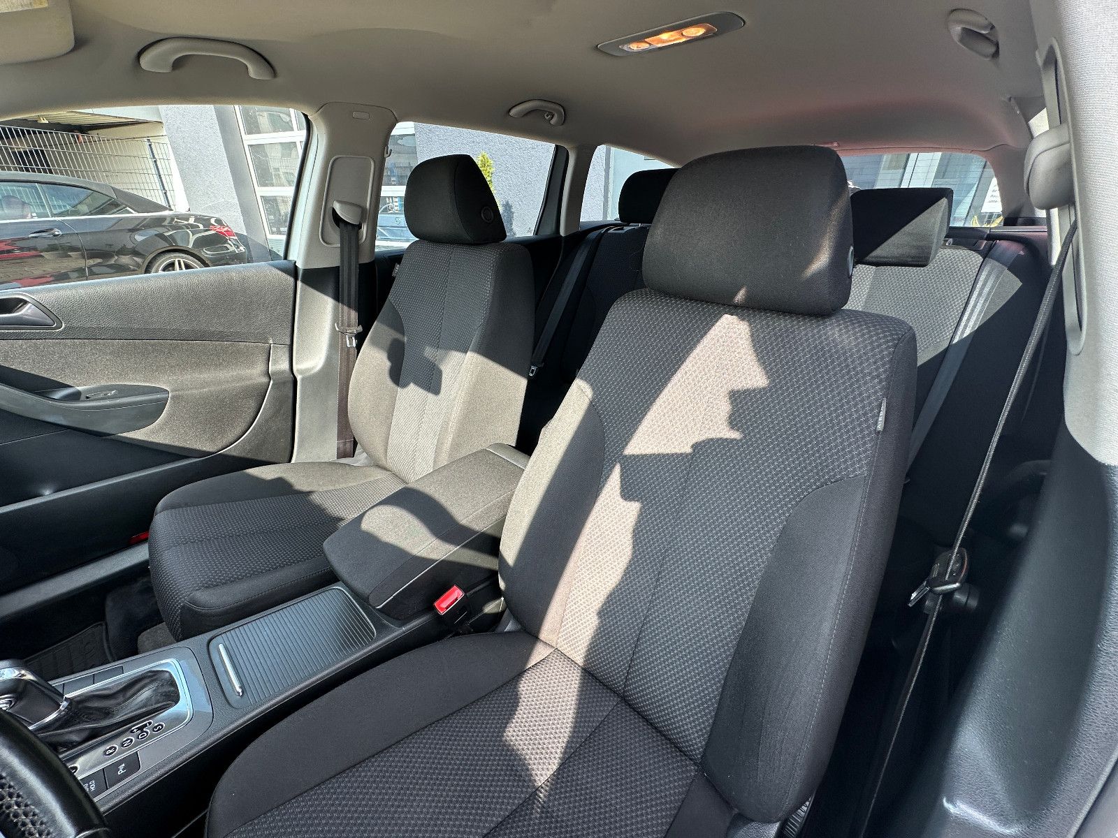 Fahrzeugabbildung Volkswagen Passat Trendline 1.4 122 PS HU neu Autom. Klima