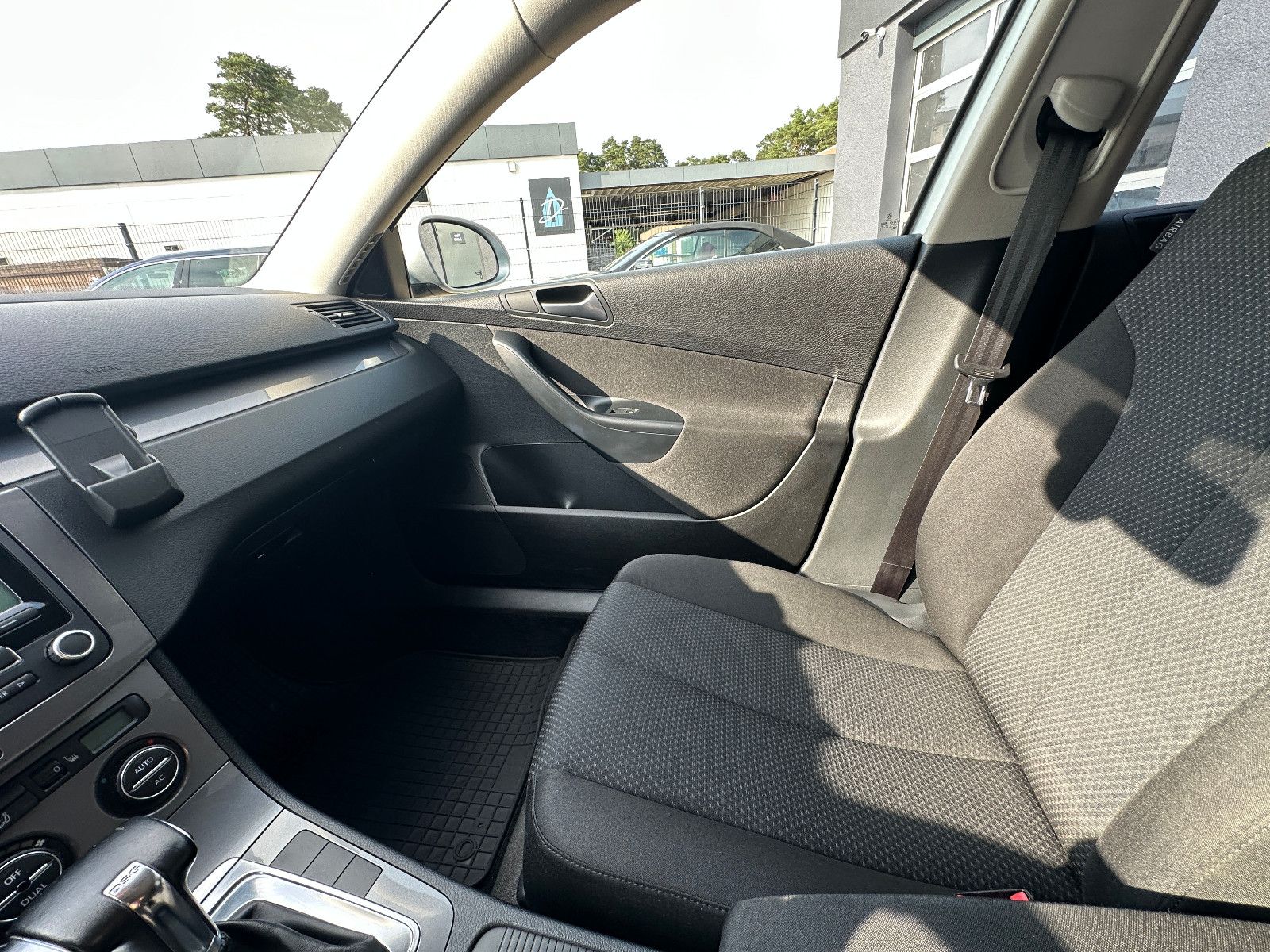 Fahrzeugabbildung Volkswagen Passat Trendline 1.4 122 PS HU neu Autom. Klima