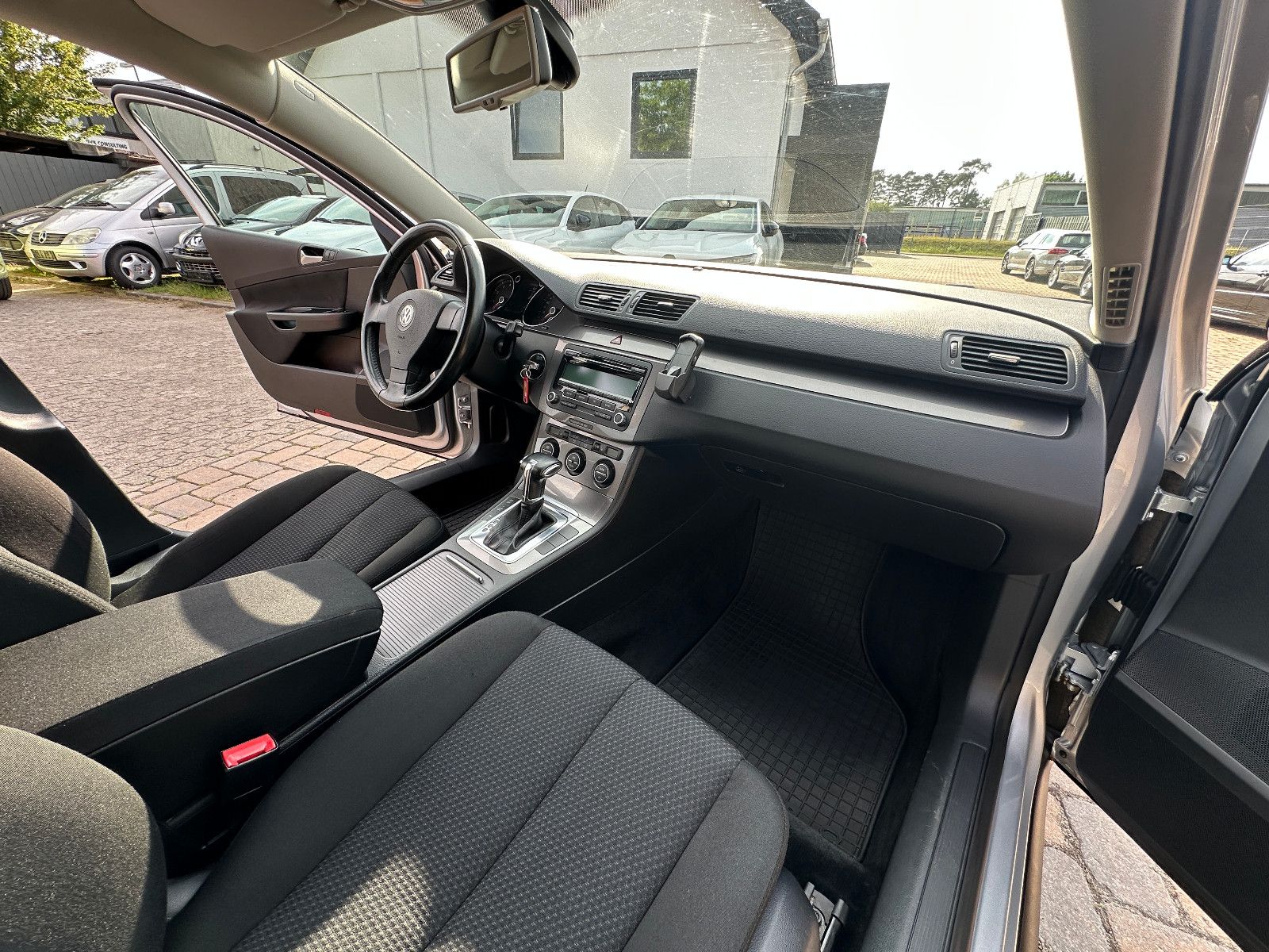 Fahrzeugabbildung Volkswagen Passat Trendline 1.4 122 PS HU neu Autom. Klima