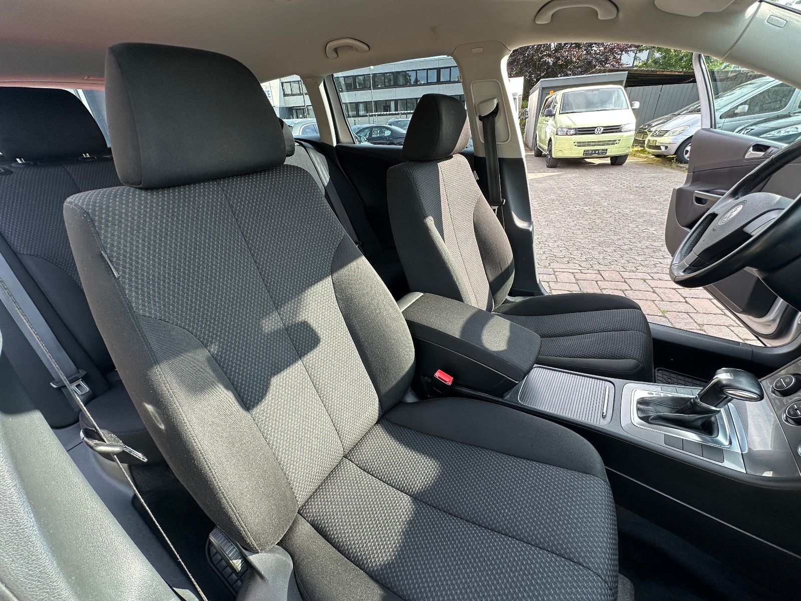 Fahrzeugabbildung Volkswagen Passat Trendline 1.4 122 PS HU neu Autom. Klima