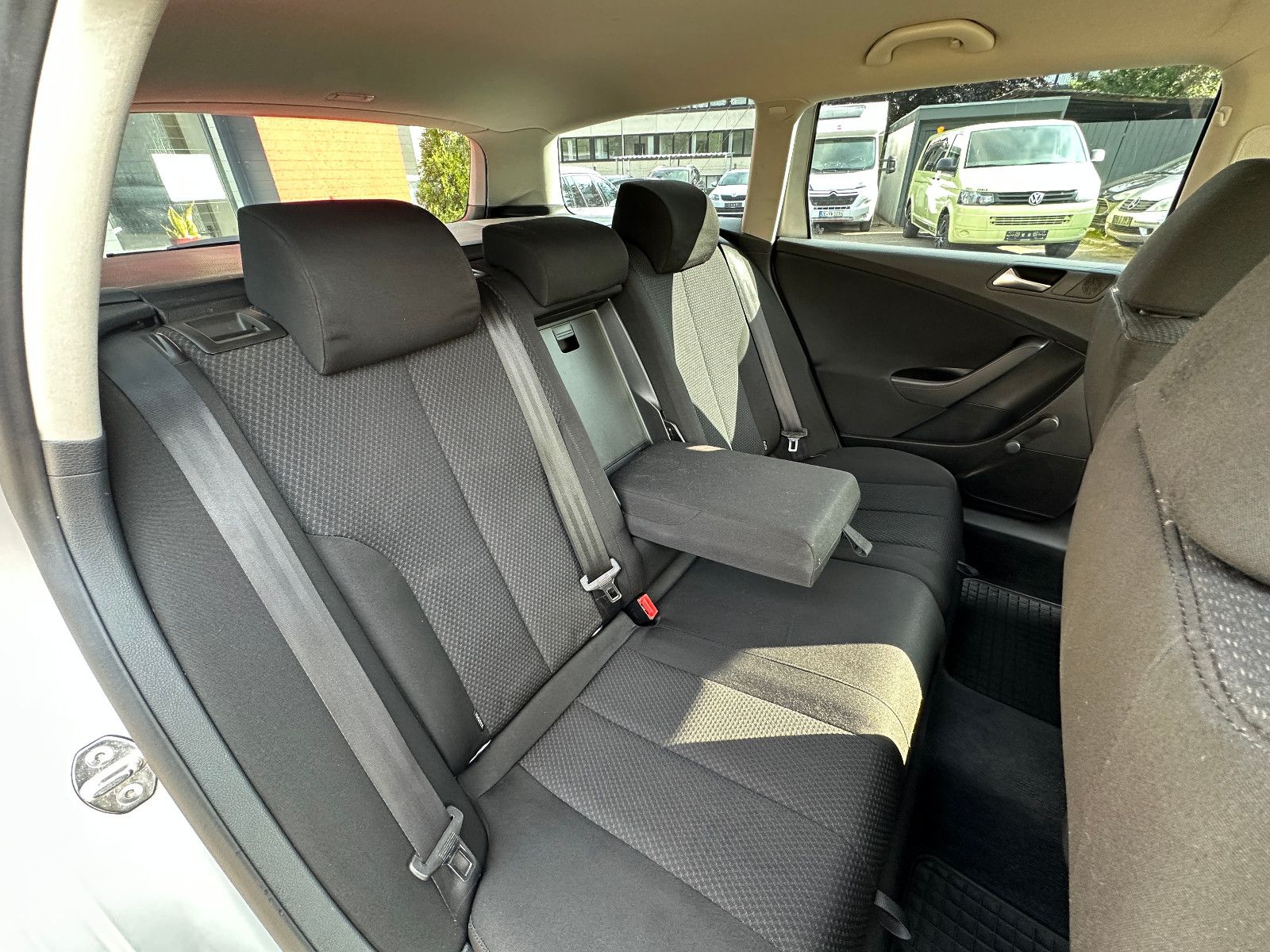 Fahrzeugabbildung Volkswagen Passat Trendline 1.4 122 PS HU neu Autom. Klima