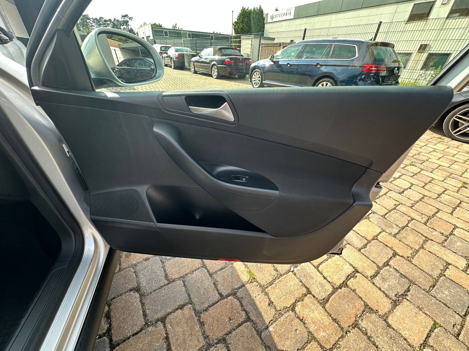 Fahrzeugabbildung Volkswagen Passat Trendline 1.4 122 PS HU neu Autom. Klima