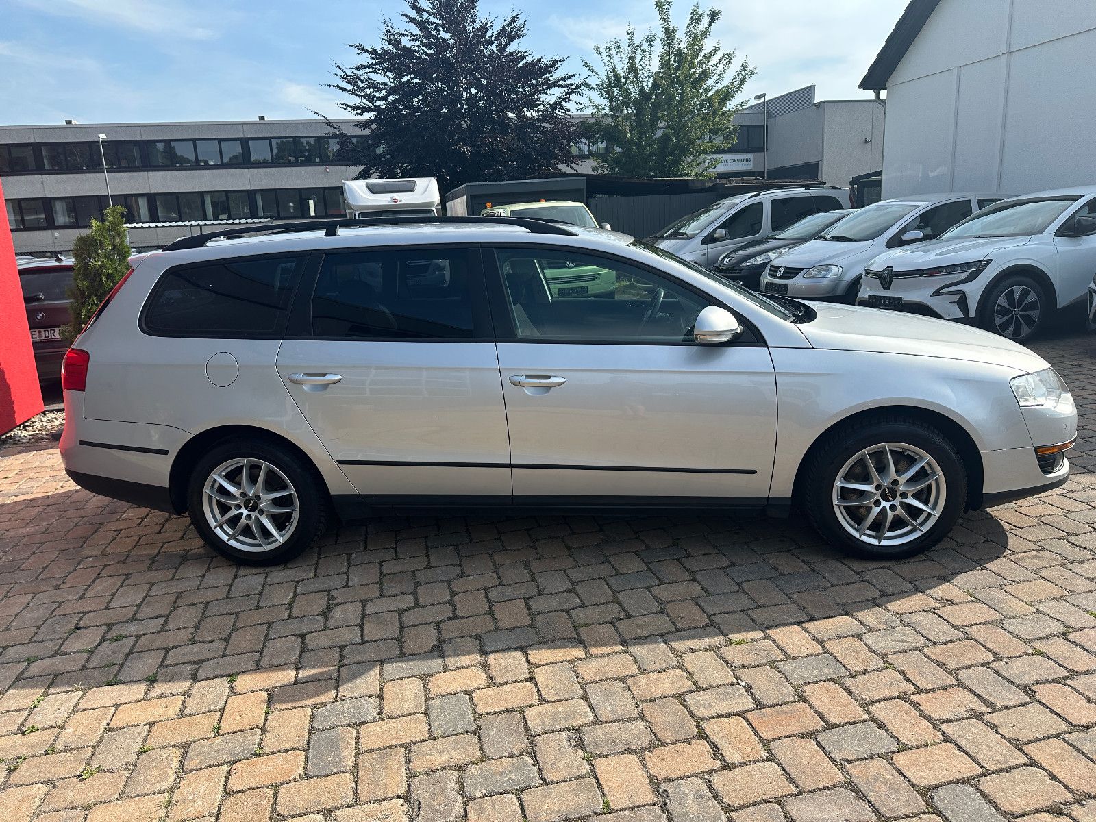 Fahrzeugabbildung Volkswagen Passat Trendline 1.4 122 PS HU neu Autom. Klima