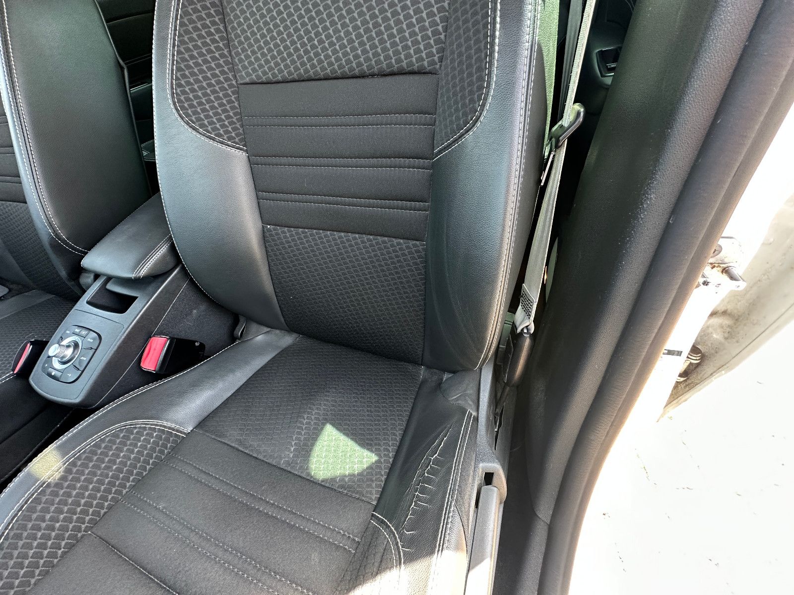 Fahrzeugabbildung Renault Scenic III Grand BOSE Edition HU neu 7 Sitze