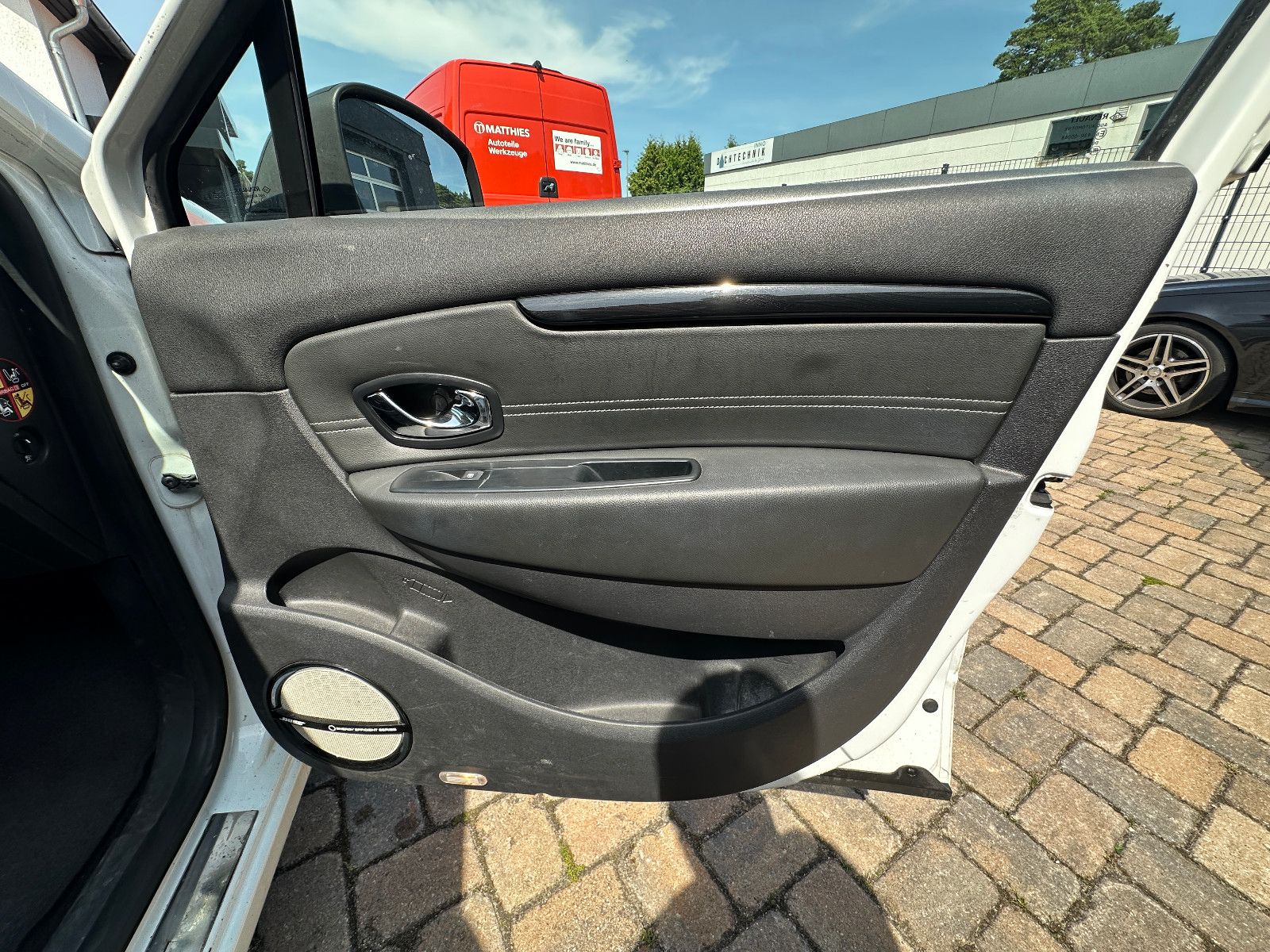 Fahrzeugabbildung Renault Scenic III Grand BOSE Edition HU neu 7 Sitze
