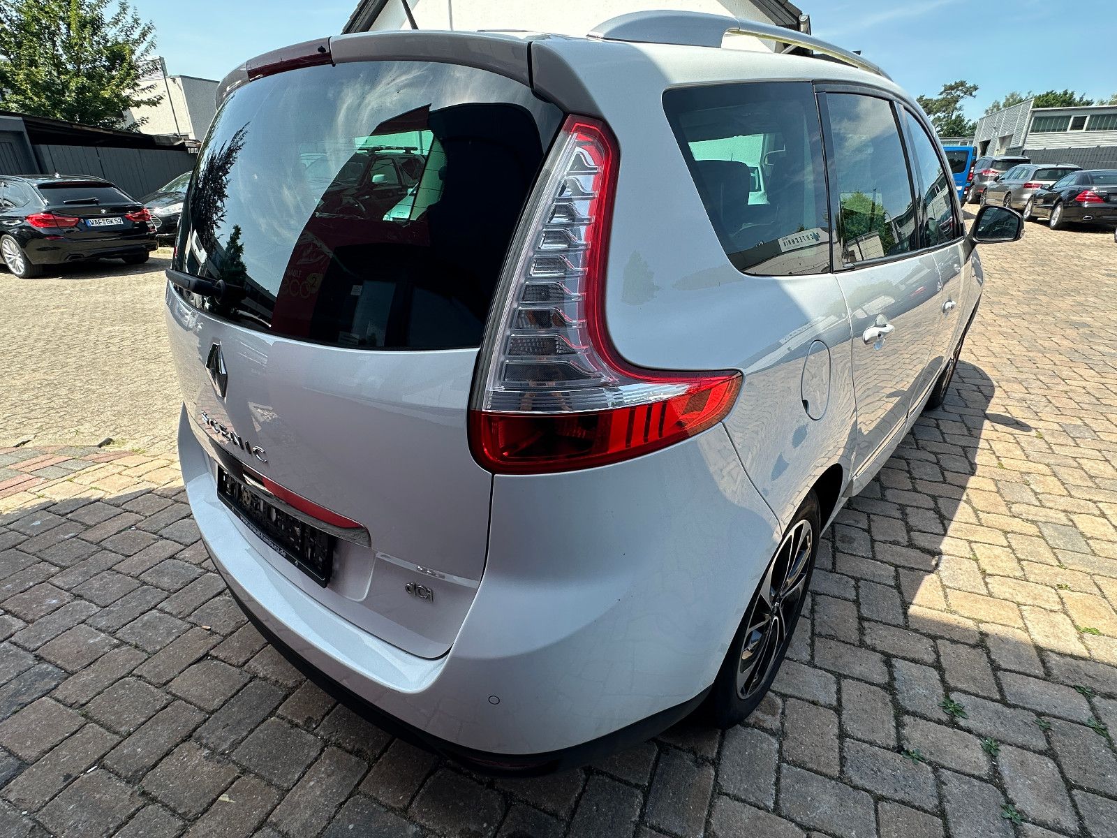 Fahrzeugabbildung Renault Scenic III Grand BOSE Edition HU neu 7 Sitze