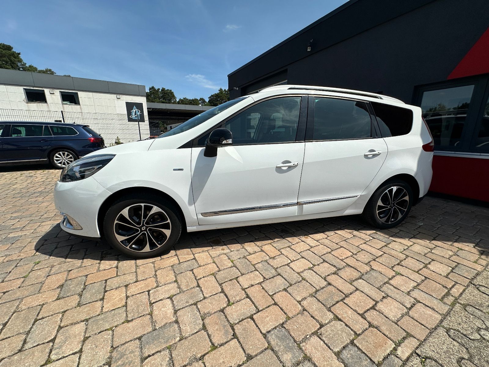 Fahrzeugabbildung Renault Scenic III Grand BOSE Edition HU neu 7 Sitze