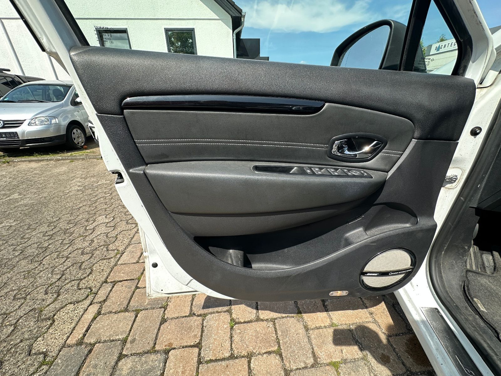 Fahrzeugabbildung Renault Scenic III Grand BOSE Edition HU neu 7 Sitze