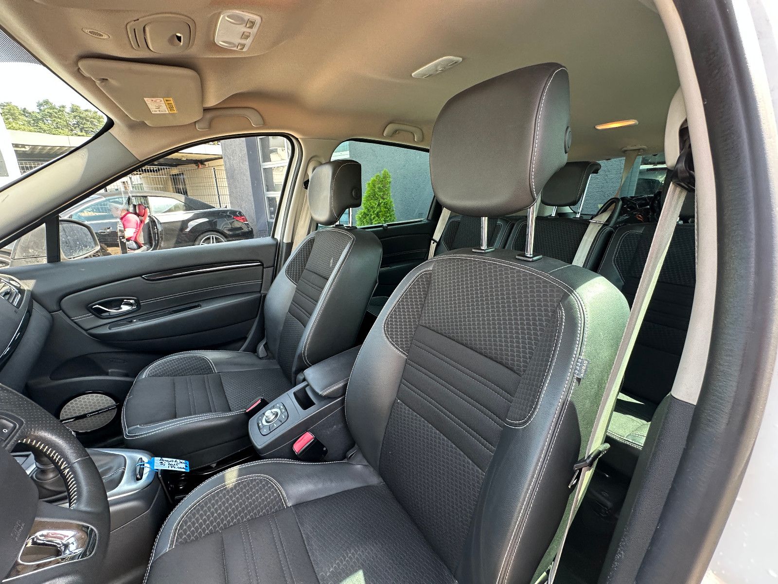 Fahrzeugabbildung Renault Scenic III Grand BOSE Edition HU neu 7 Sitze