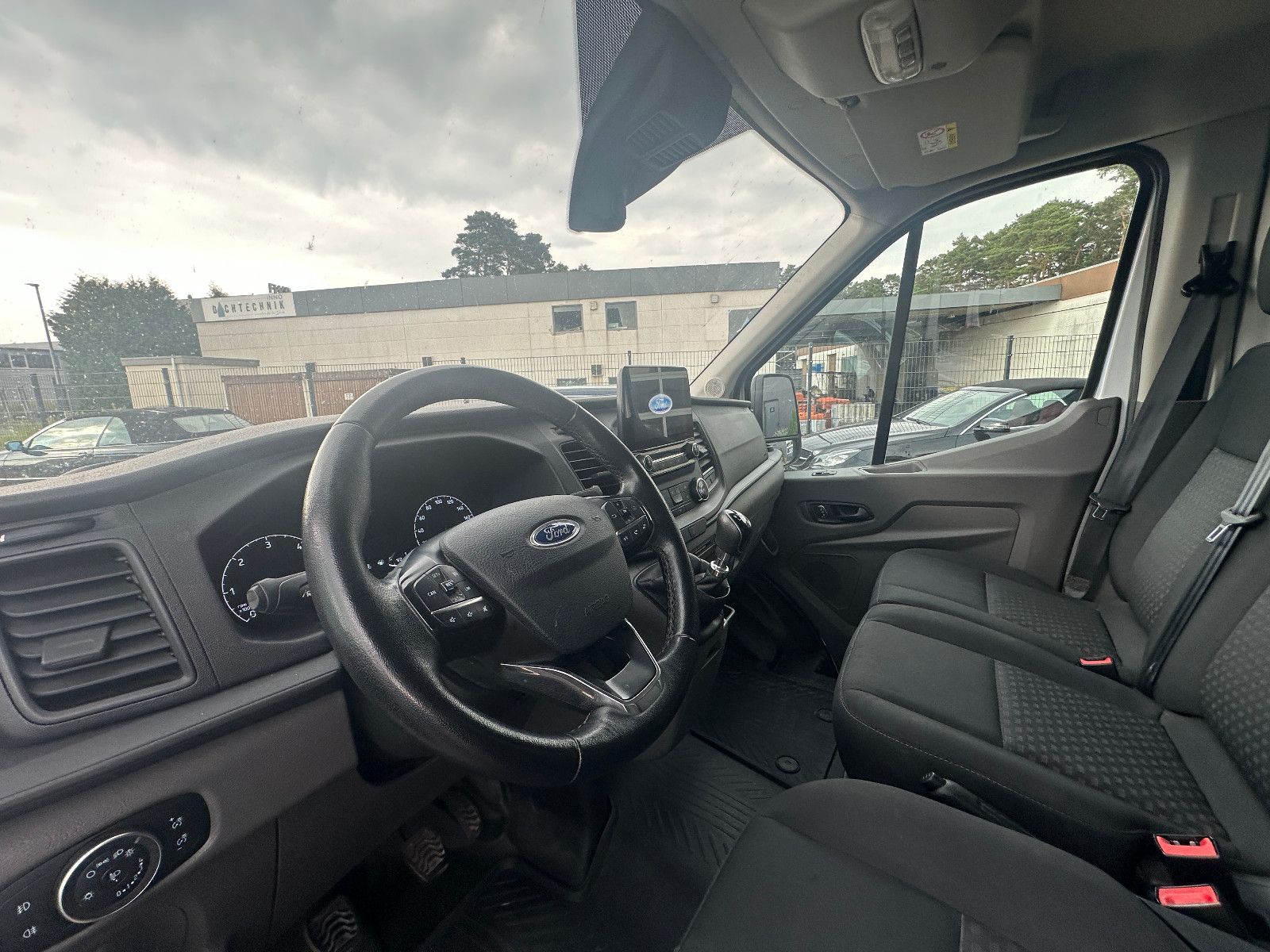 Fahrzeugabbildung Ford Transit Kasten 350 L3 Trend Klima Navi AHK