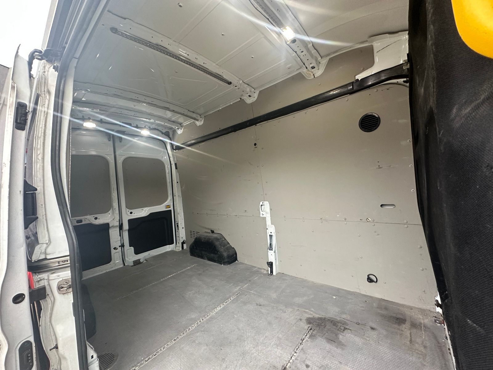 Fahrzeugabbildung Ford Transit Kasten 350 L3 Trend Klima Navi AHK
