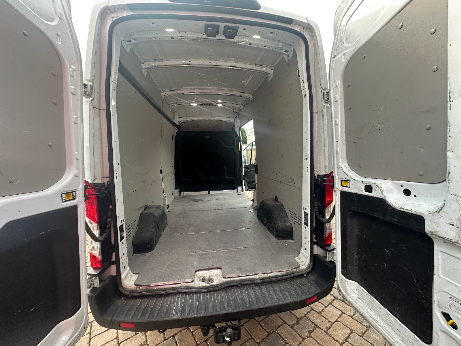 Fahrzeugabbildung Ford Transit Kasten 350 L3 Trend Klima Navi AHK