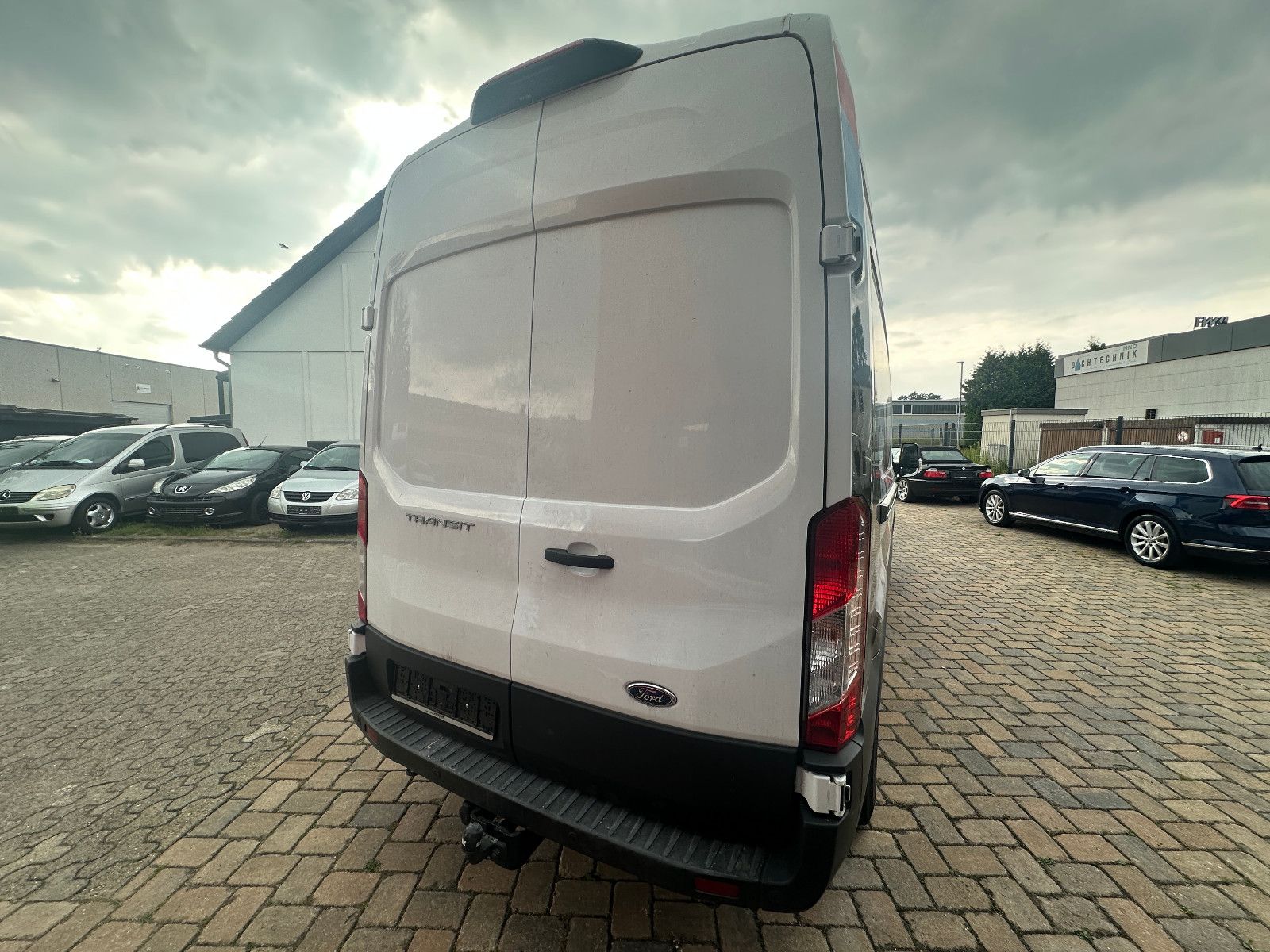 Fahrzeugabbildung Ford Transit Kasten 350 L3 Trend Klima Navi AHK