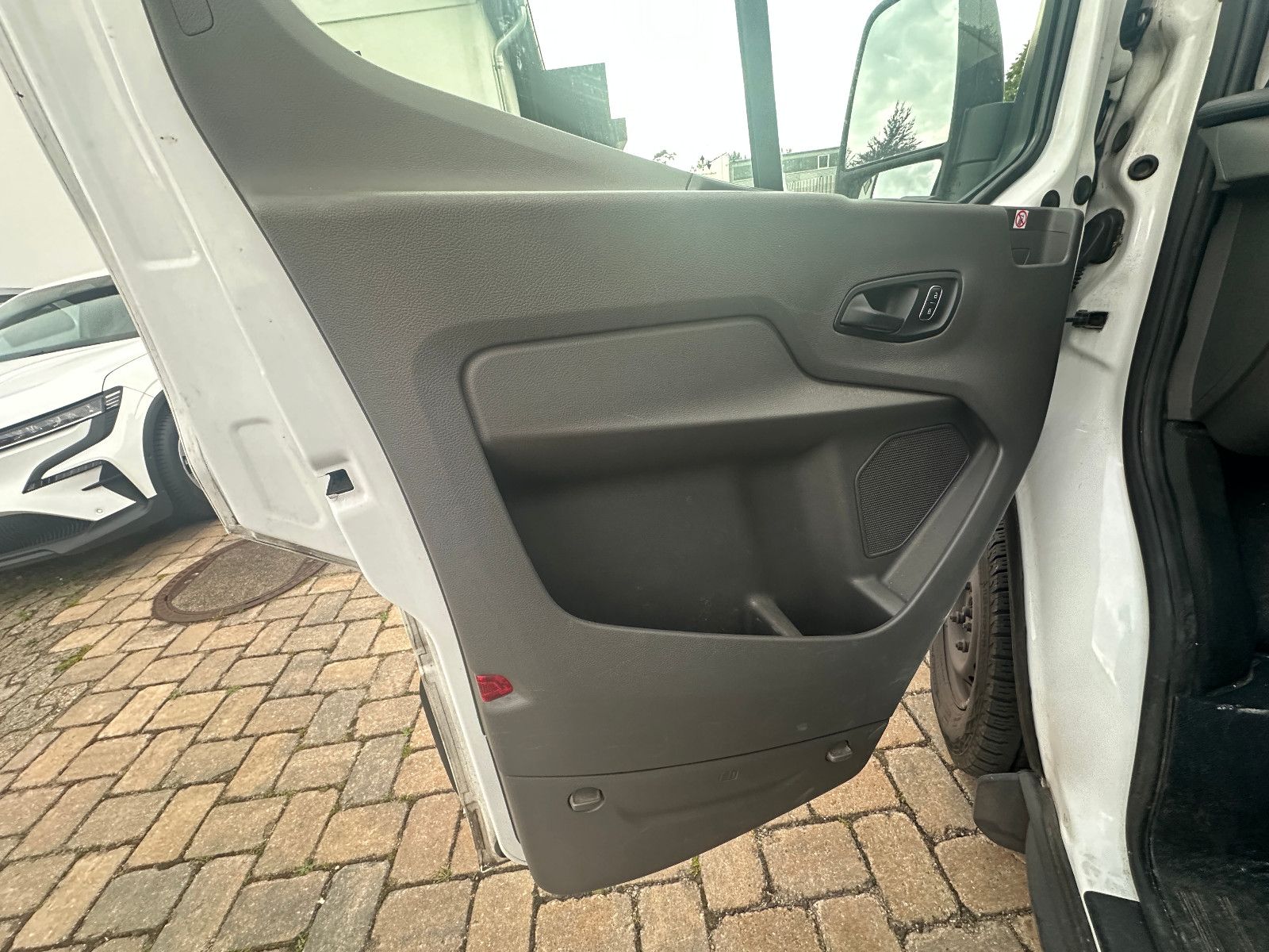 Fahrzeugabbildung Ford Transit Kasten 350 L3 Trend Klima Navi AHK