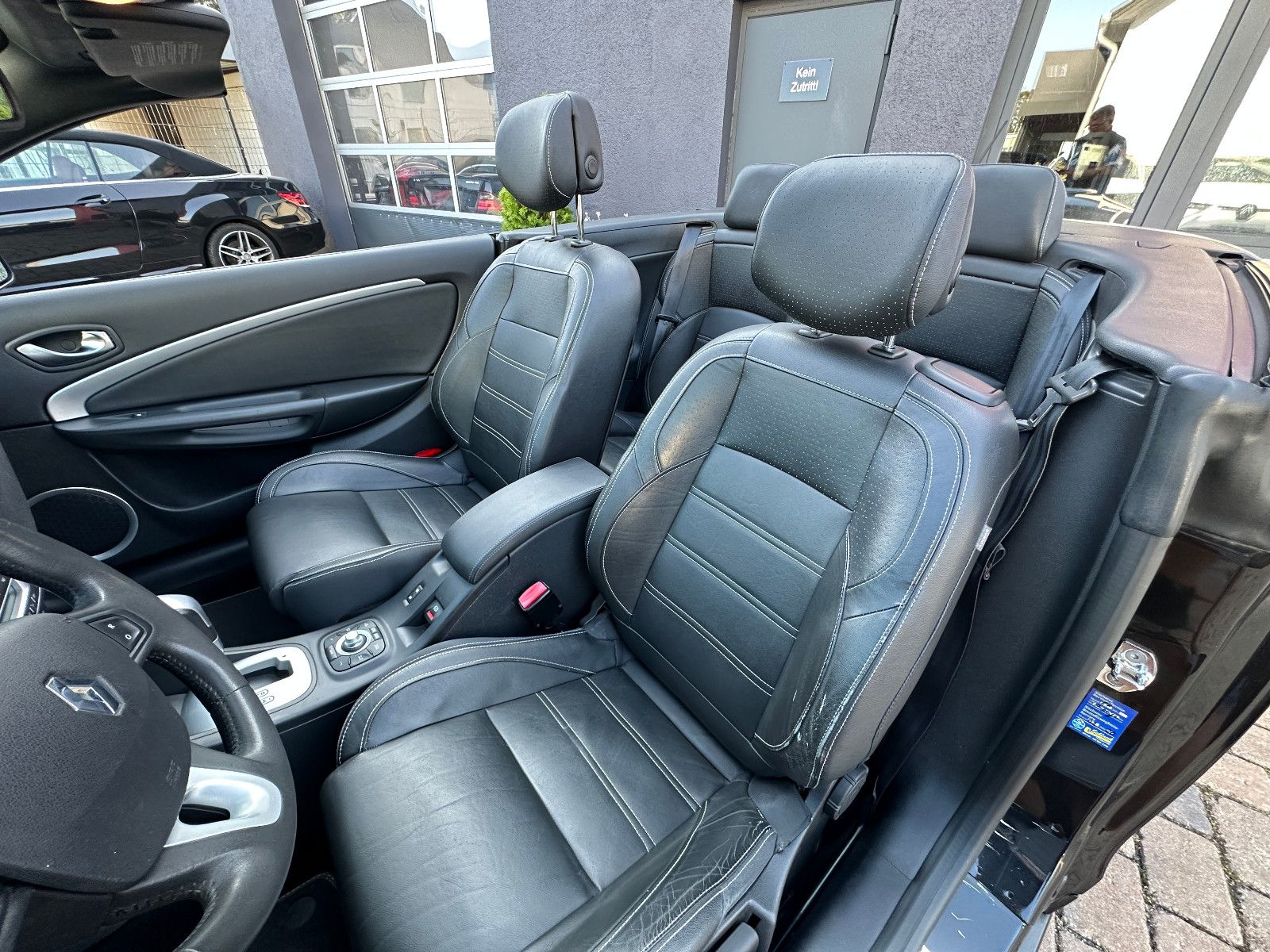 Fahrzeugabbildung Renault Megane Cabrio Luxe 2.0 140 PS Leder Navi SH