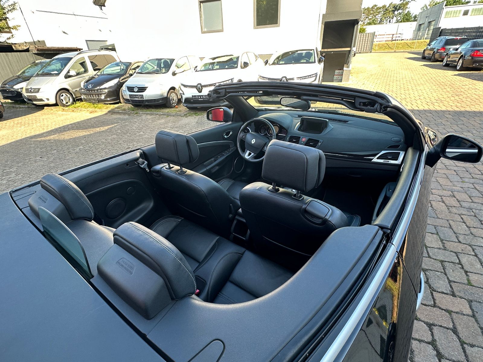 Fahrzeugabbildung Renault Megane Cabrio Luxe 2.0 140 PS Leder Navi SH