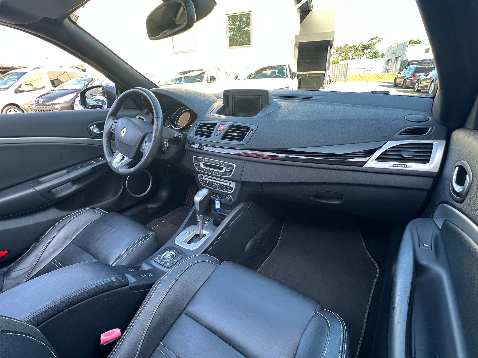 Fahrzeugabbildung Renault Megane Cabrio Luxe 2.0 140 PS Leder Navi SH