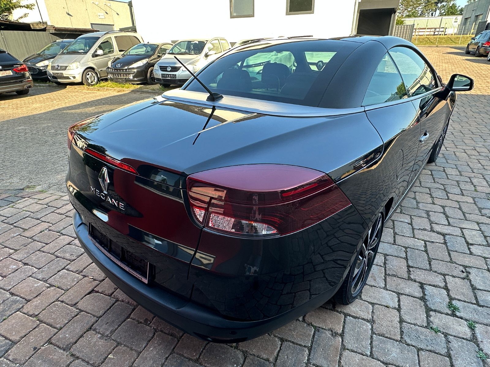 Fahrzeugabbildung Renault Megane Cabrio Luxe 2.0 140 PS Leder Navi SH
