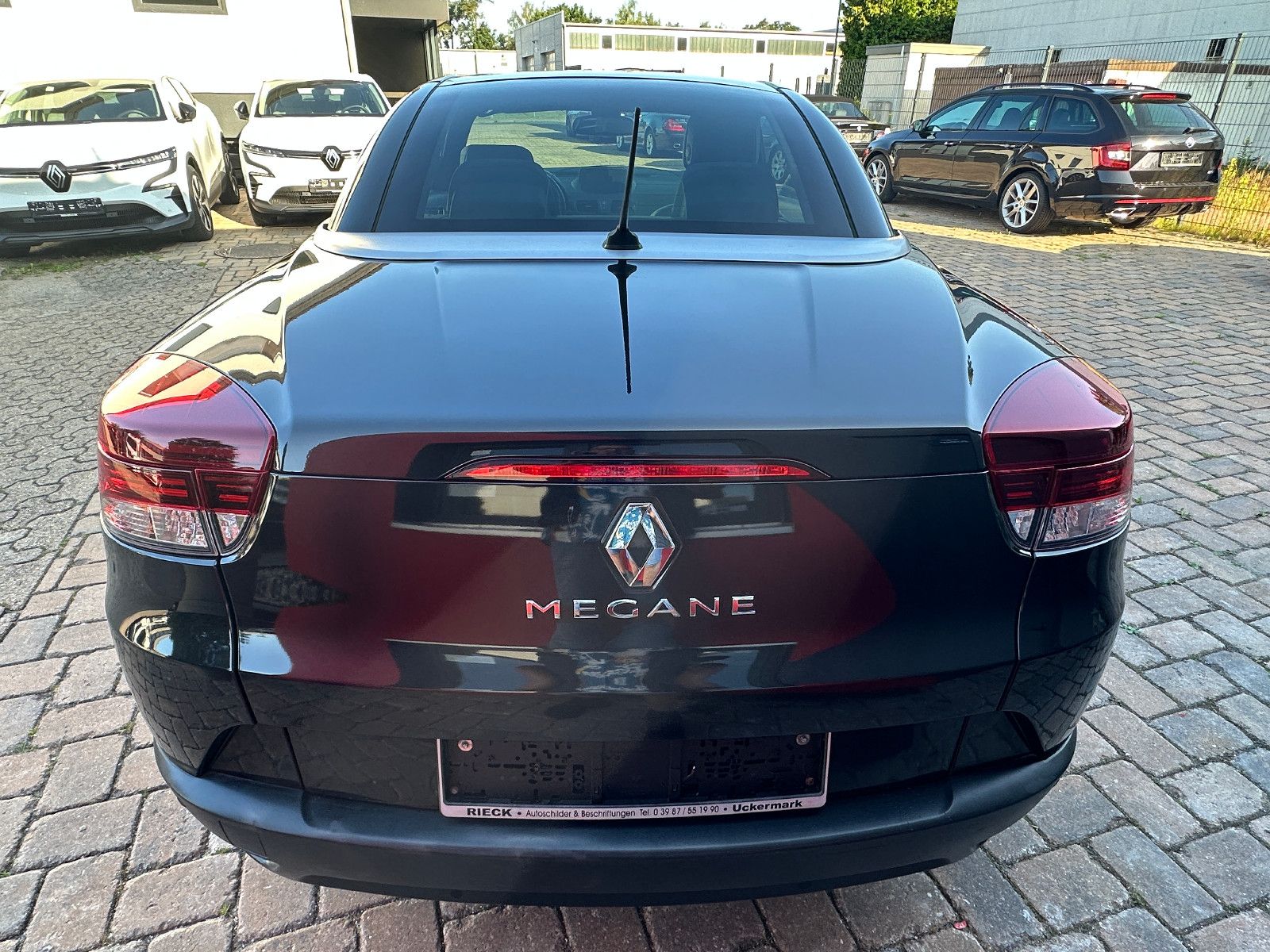 Fahrzeugabbildung Renault Megane Cabrio Luxe 2.0 140 PS Leder Navi SH