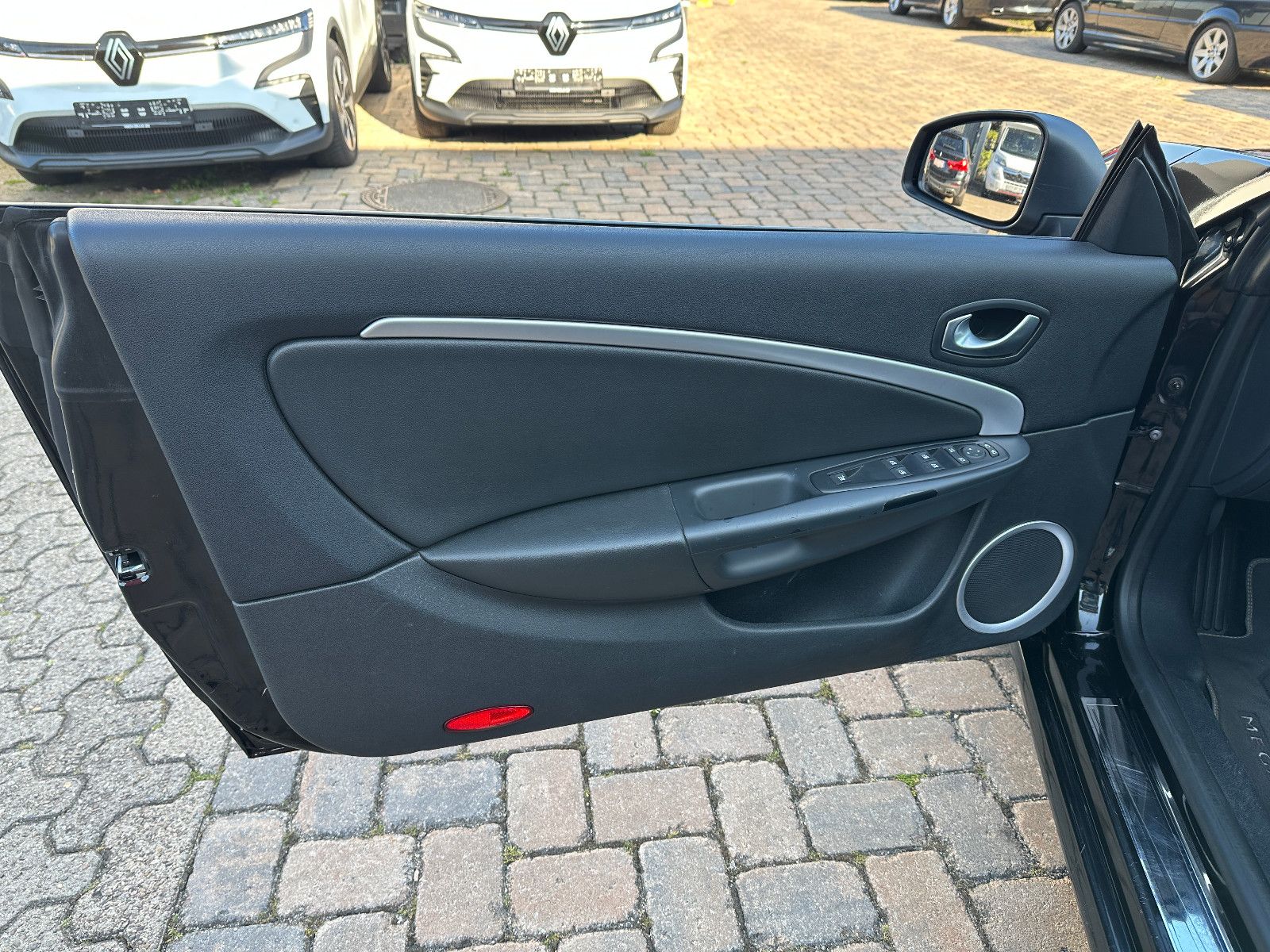 Fahrzeugabbildung Renault Megane Cabrio Luxe 2.0 140 PS Leder Navi SH