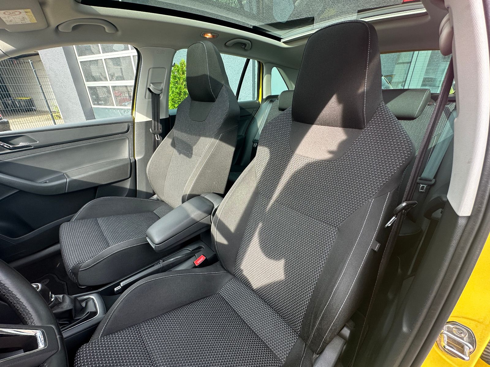 Fahrzeugabbildung Skoda Rapid  Style Plus 1.2 86 PS Pano Sport Xenon