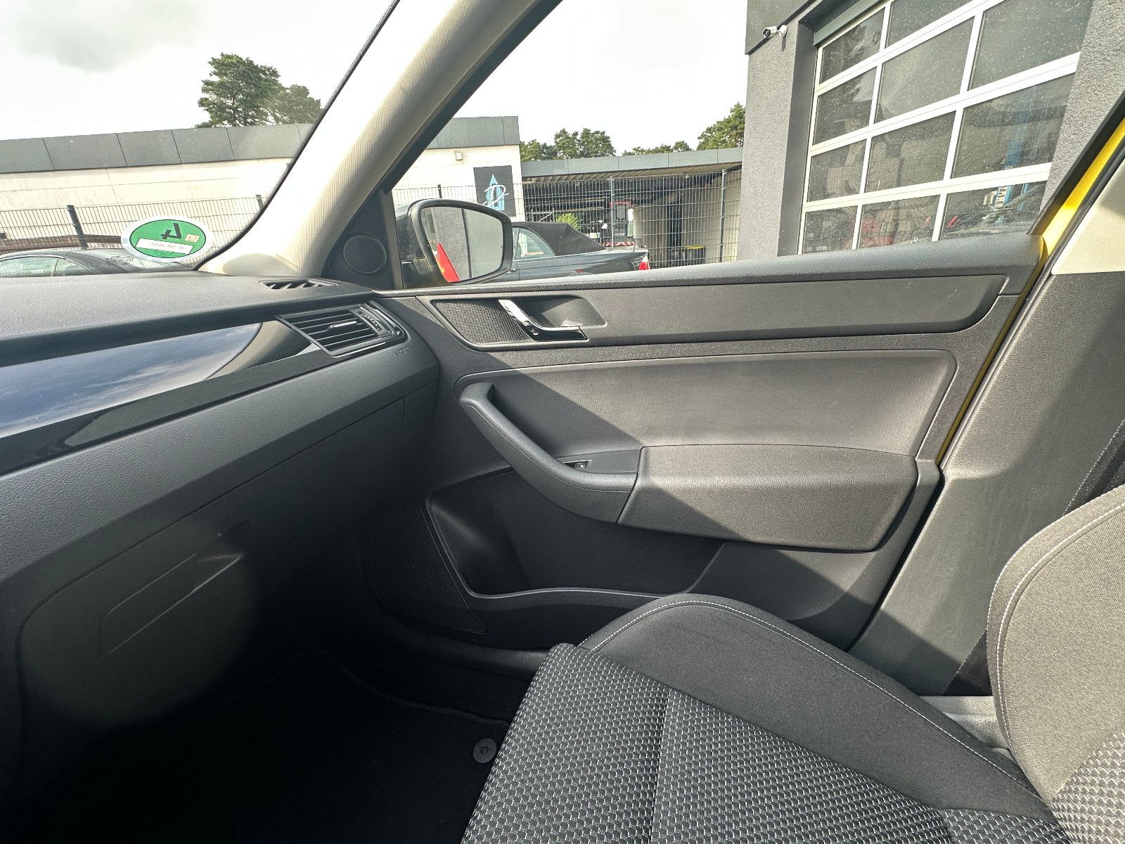 Fahrzeugabbildung Skoda Rapid  Style Plus 1.2 86 PS Pano Sport Xenon
