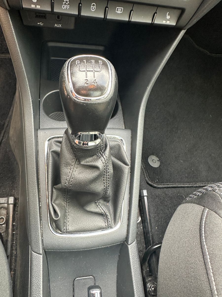 Fahrzeugabbildung Skoda Rapid  Style Plus 1.2 86 PS Pano Sport Xenon