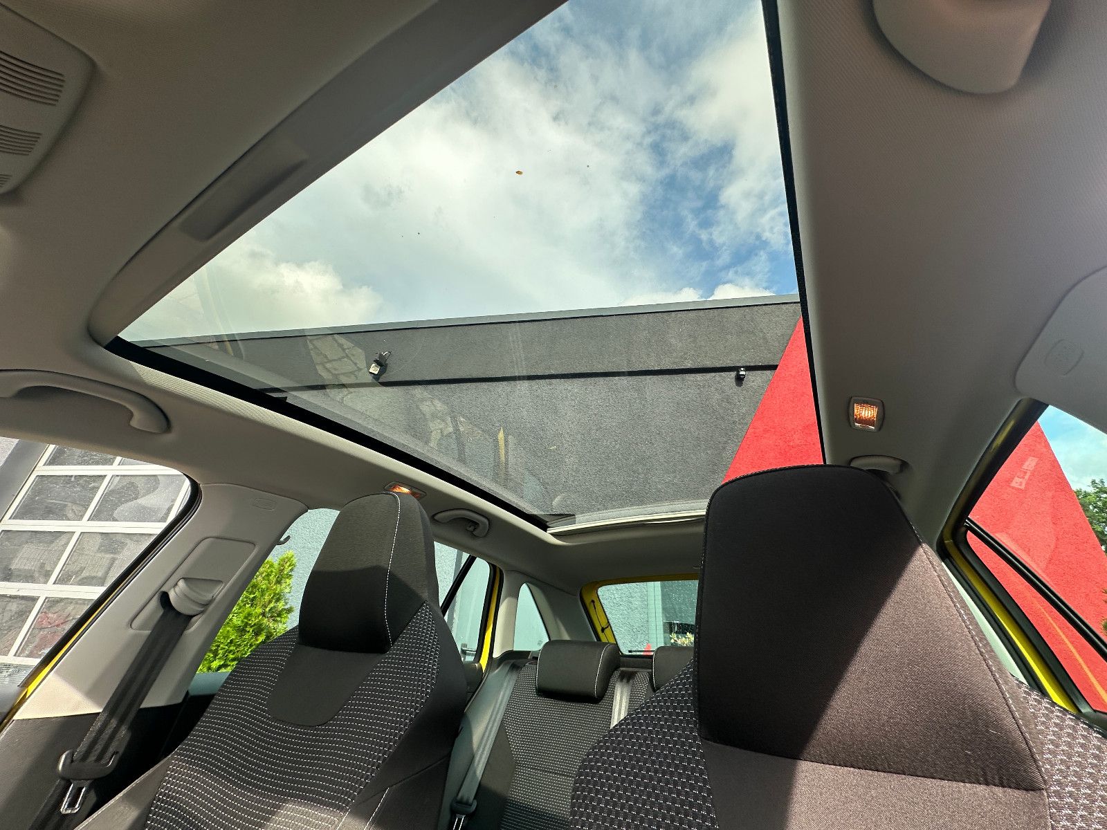 Fahrzeugabbildung Skoda Rapid  Style Plus 1.2 86 PS Pano Sport Xenon