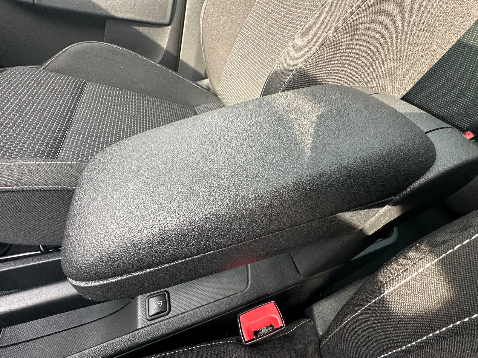 Fahrzeugabbildung Skoda Rapid  Style Plus 1.2 86 PS Pano Sport Xenon