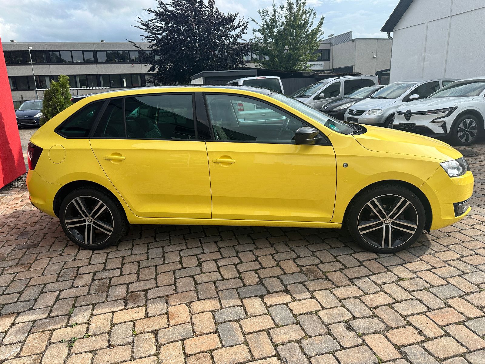 Fahrzeugabbildung Skoda Rapid  Style Plus 1.2 86 PS Pano Sport Xenon