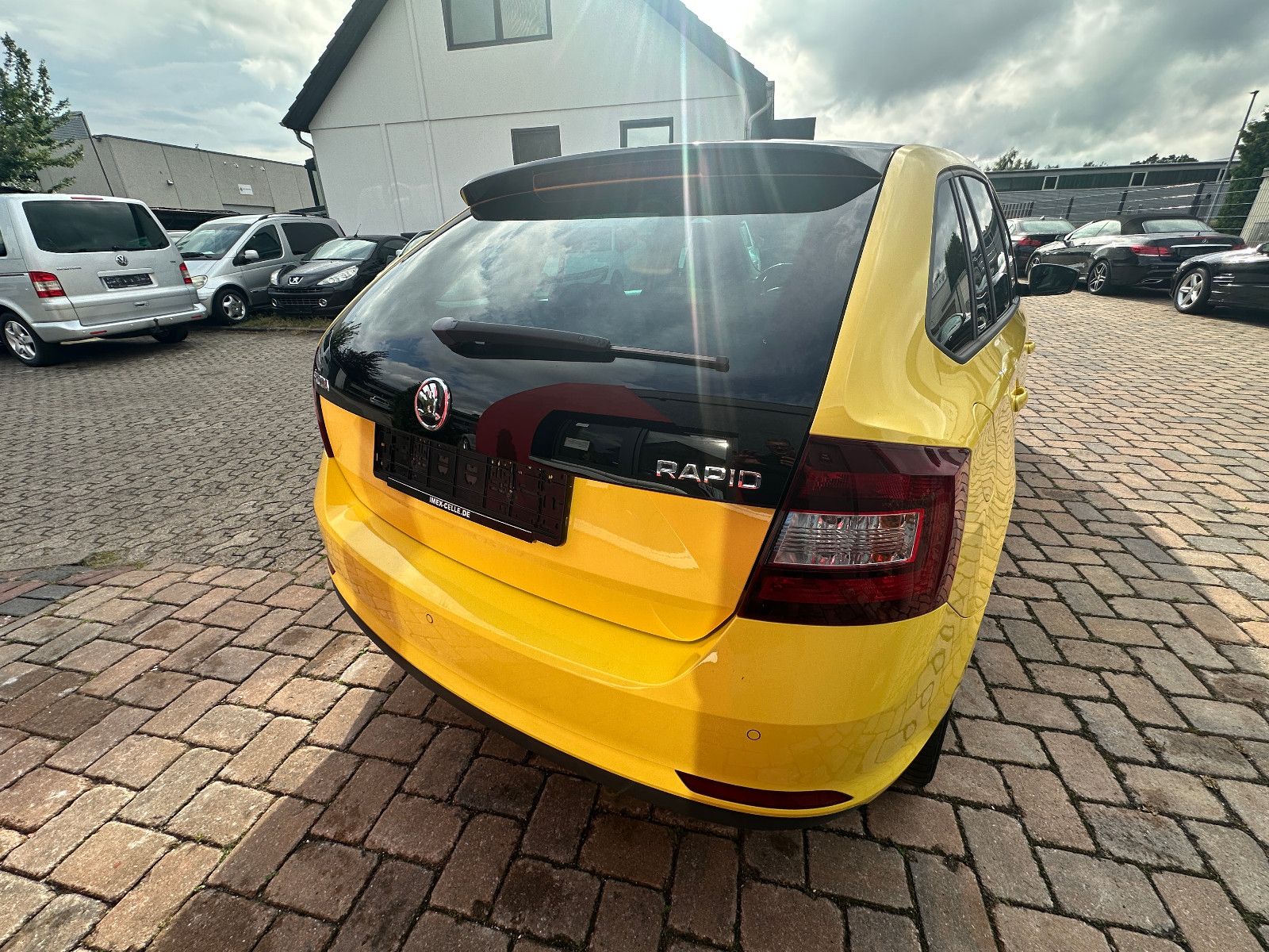 Fahrzeugabbildung Skoda Rapid  Style Plus 1.2 86 PS Pano Sport Xenon
