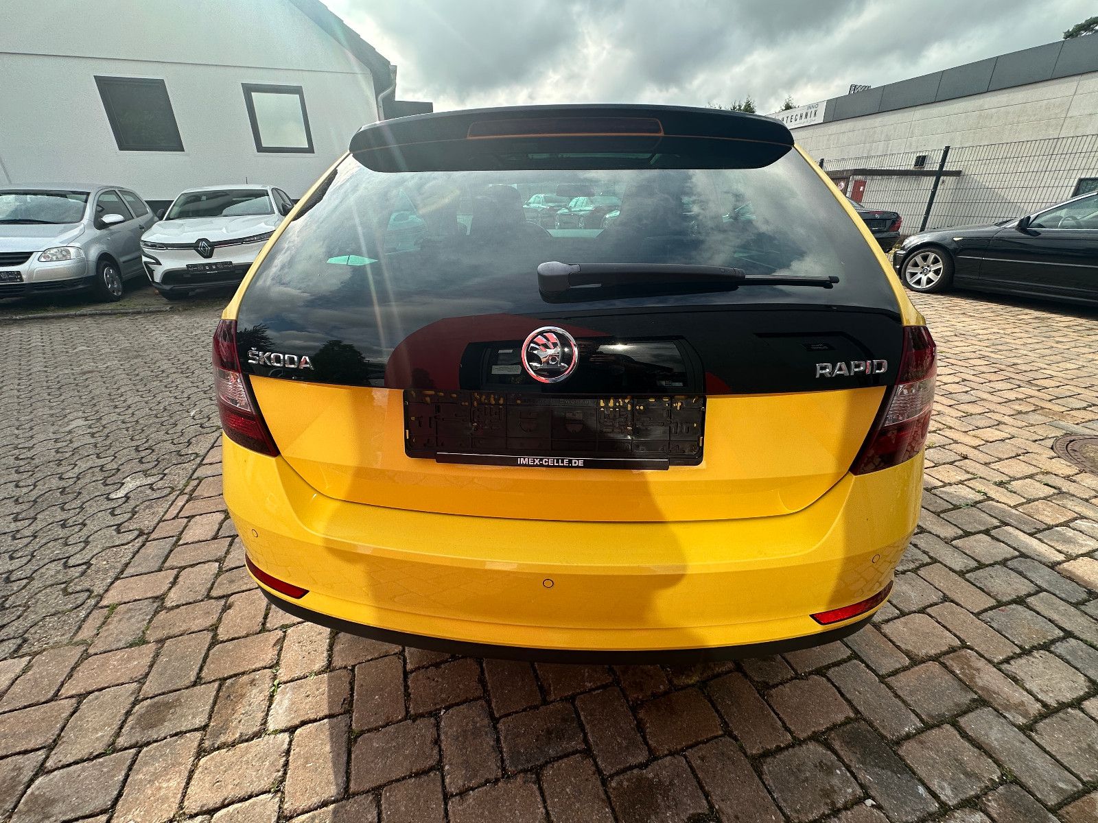 Fahrzeugabbildung Skoda Rapid  Style Plus 1.2 86 PS Pano Sport Xenon