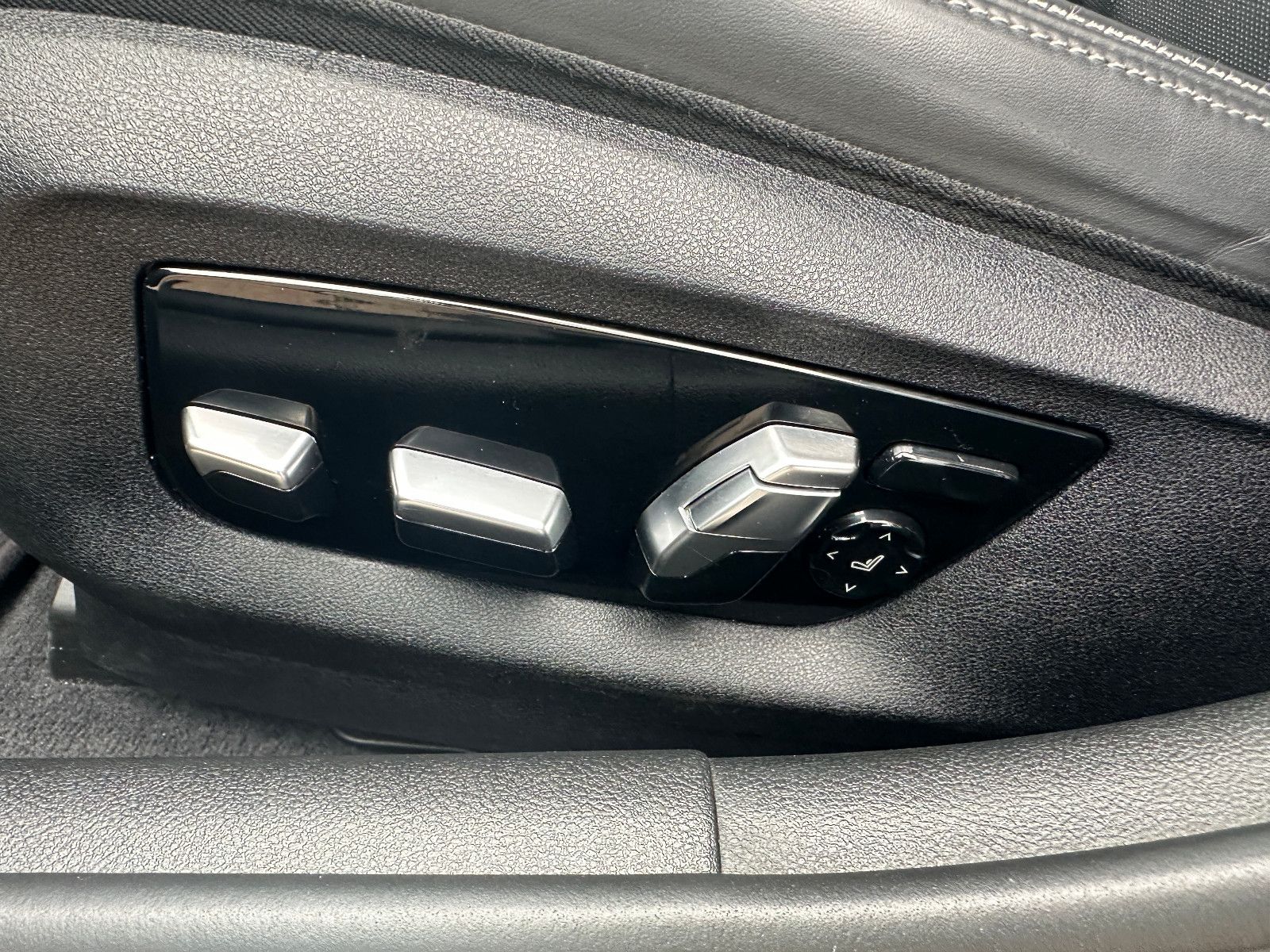 Fahrzeugabbildung BMW 530 d Touring M Sport Pano HUD AHK LED Voll!!!!