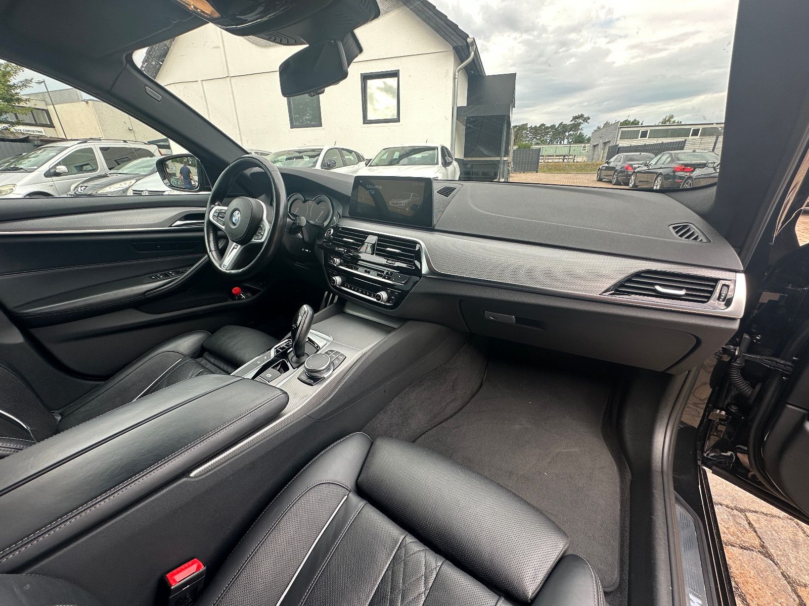 Fahrzeugabbildung BMW 530 d Touring M Sport Pano HUD AHK LED Voll!!!!