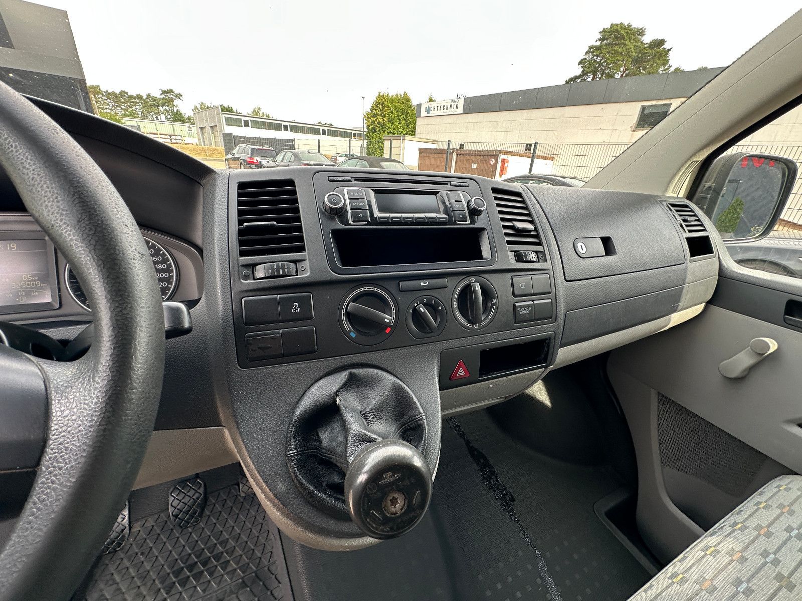 Fahrzeugabbildung Volkswagen T5 Transporter Kasten 2.0 HU neu Flü. Türen