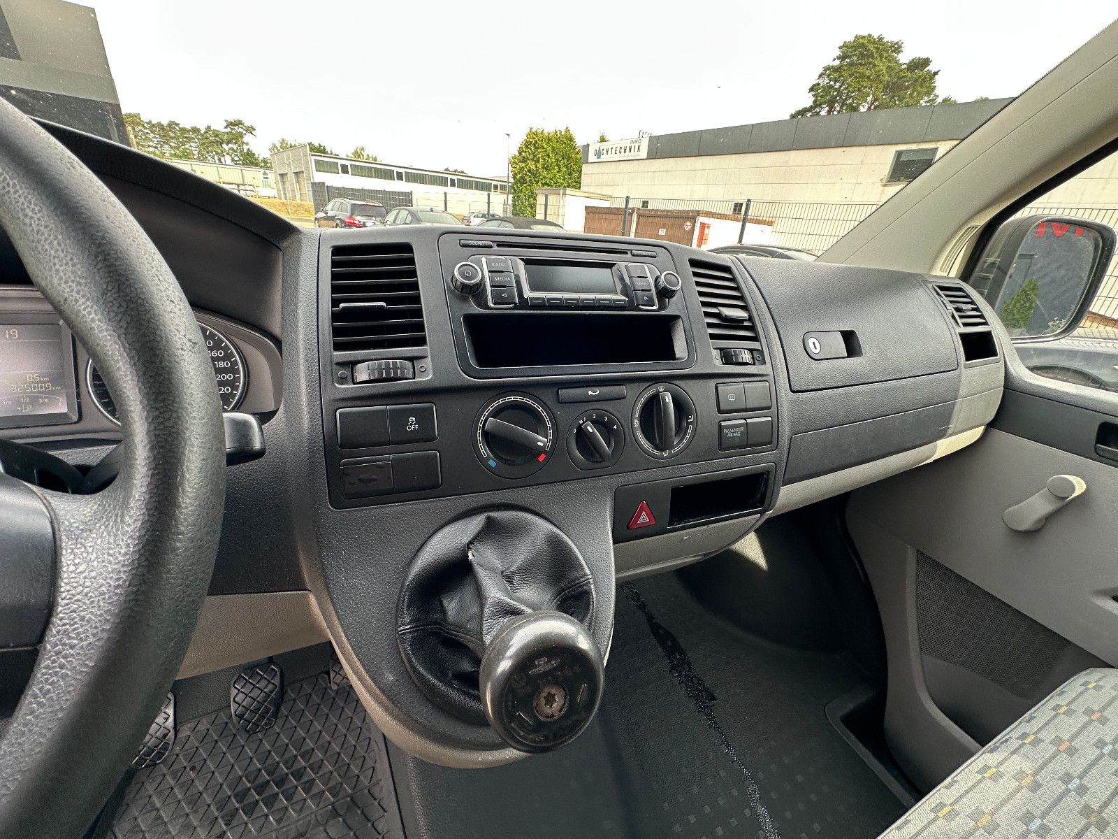 Fahrzeugabbildung Volkswagen T5 Transporter Kasten 2.0 HU neu Flü. Türen