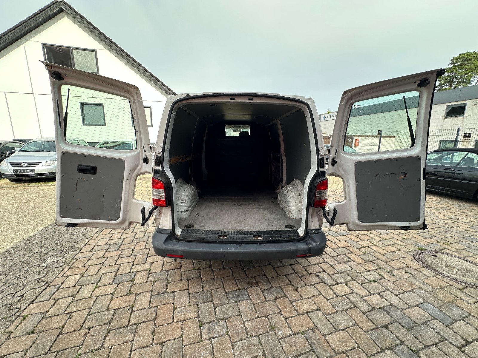 Fahrzeugabbildung Volkswagen T5 Transporter Kasten 2.0 HU neu Flü. Türen