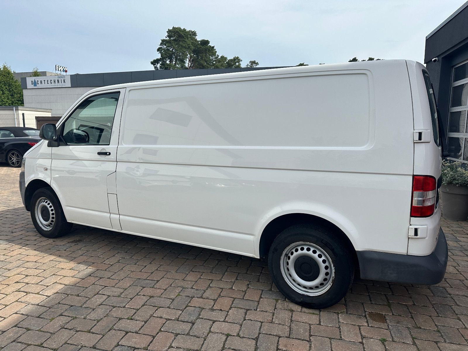 Fahrzeugabbildung Volkswagen T5 Transporter Kasten 2.0 HU neu Flü. Türen