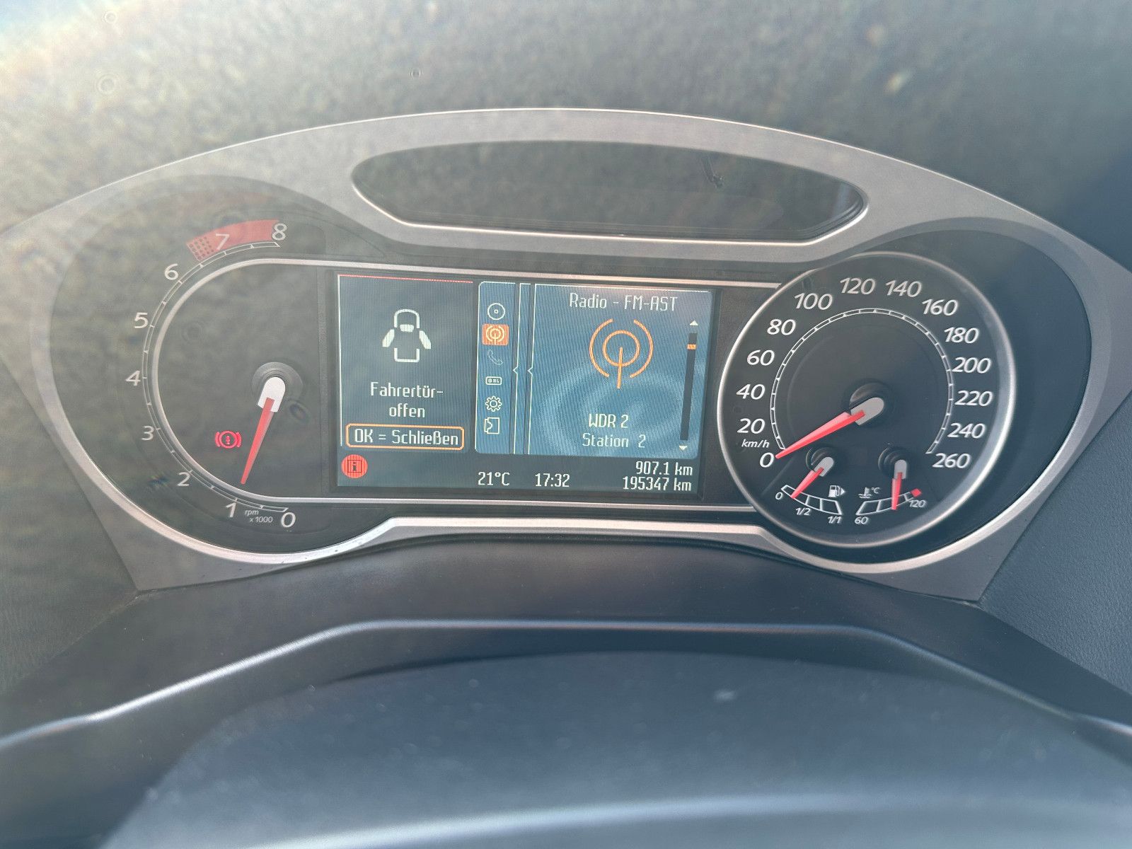 Fahrzeugabbildung Ford Mondeo Titanium 2.0 147 PS HU neu Klima Alu
