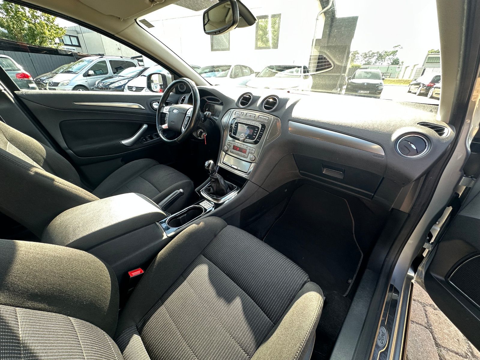Fahrzeugabbildung Ford Mondeo Titanium 2.0 147 PS HU neu Klima Alu