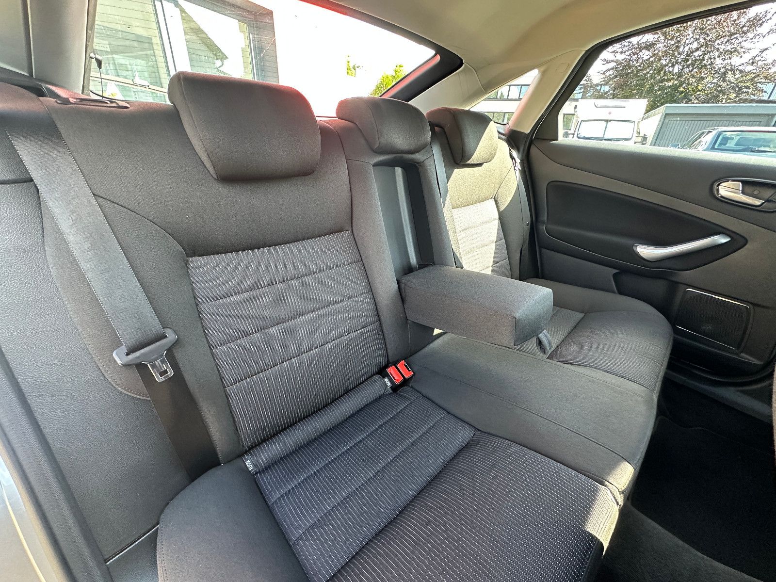 Fahrzeugabbildung Ford Mondeo Titanium 2.0 147 PS HU neu Klima Alu