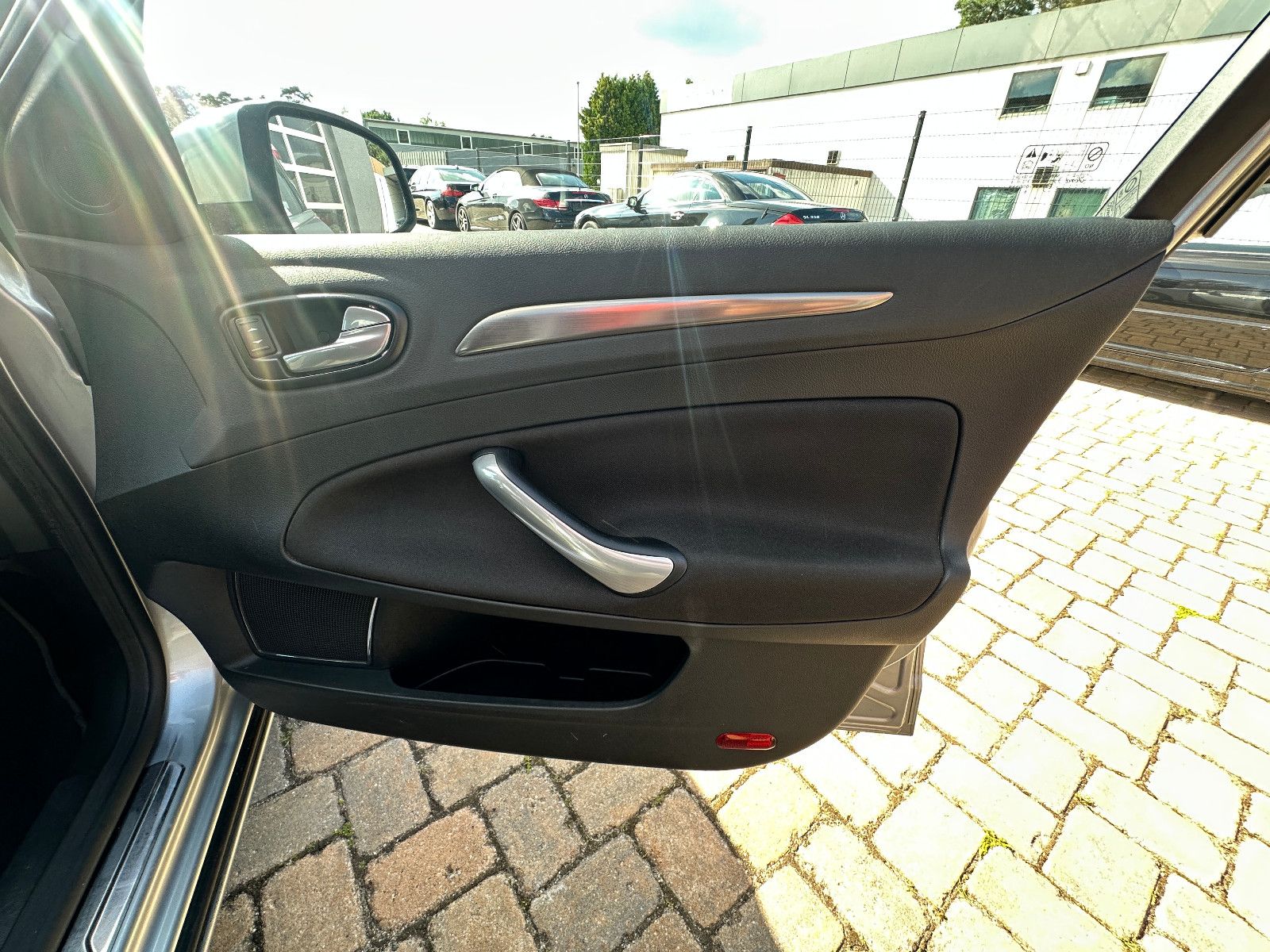 Fahrzeugabbildung Ford Mondeo Titanium 2.0 147 PS HU neu Klima Alu