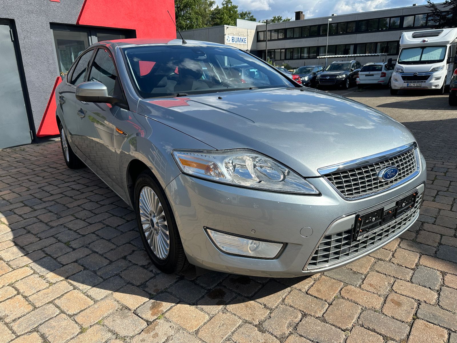 Fahrzeugabbildung Ford Mondeo Titanium 2.0 147 PS HU neu Klima Alu