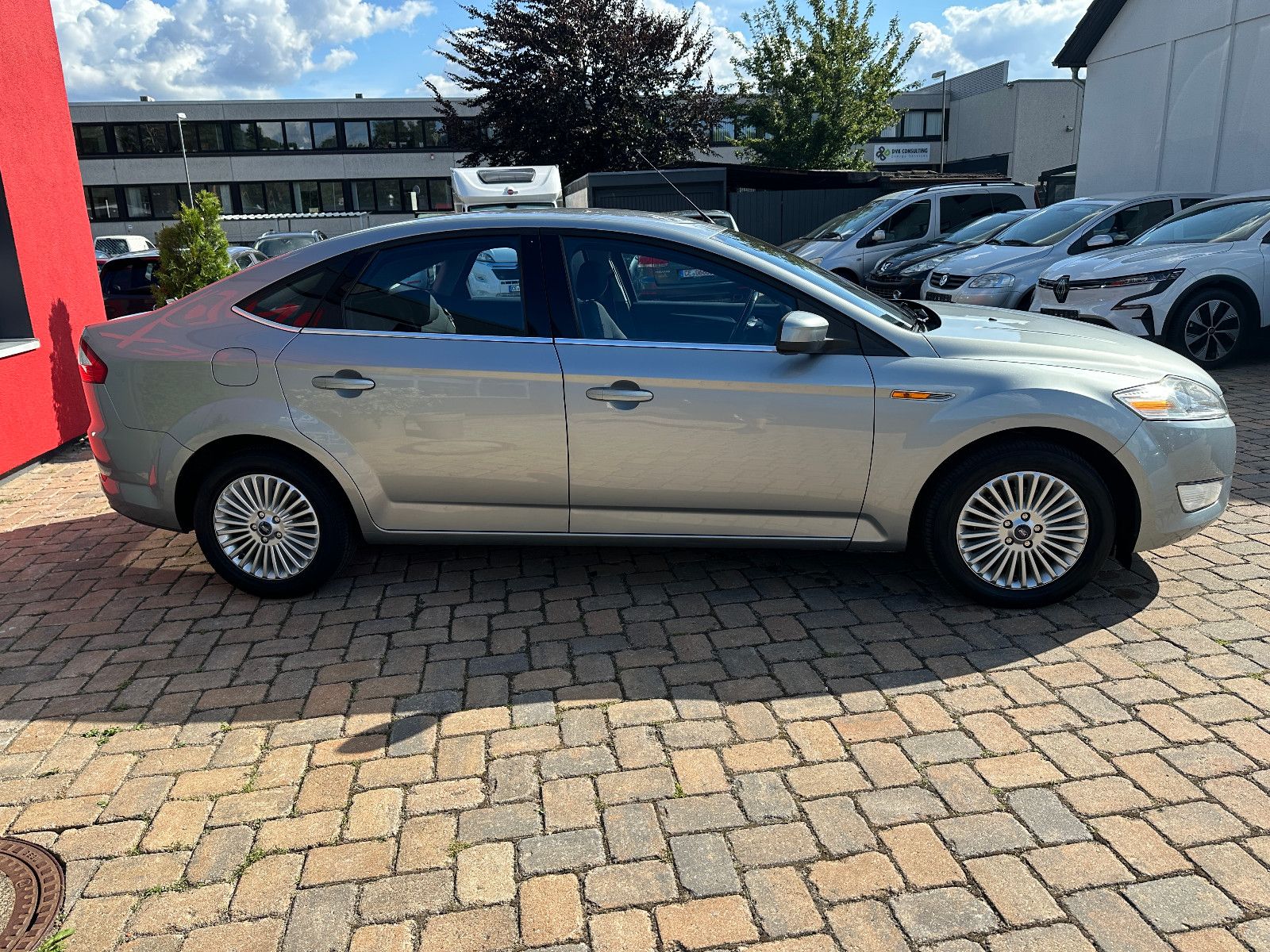 Fahrzeugabbildung Ford Mondeo Titanium 2.0 147 PS HU neu Klima Alu
