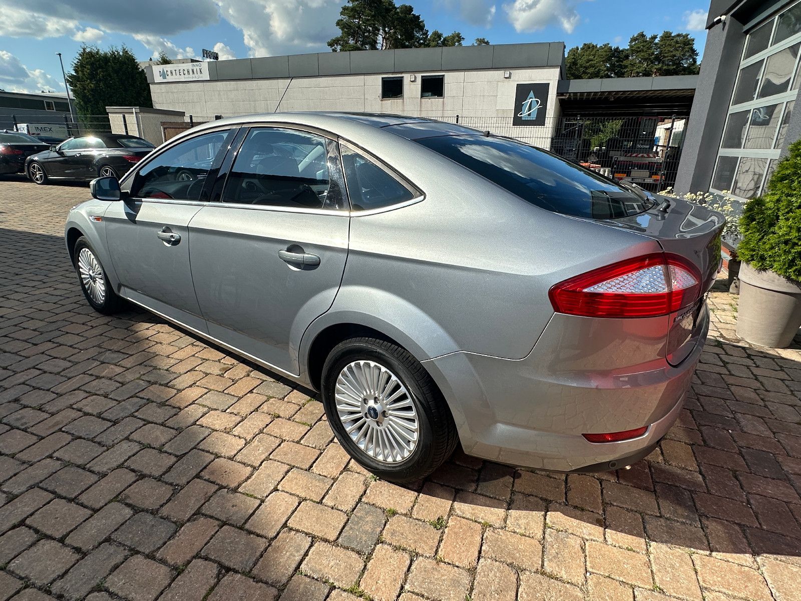 Fahrzeugabbildung Ford Mondeo Titanium 2.0 147 PS HU neu Klima Alu